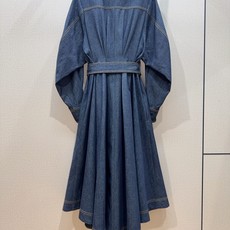 Z*I*M*M 新品推荐🆕❤️…… 棉质星空黑衬衫式迷人牛仔连衣裙👗 选用牛仔布面料制成,采用中长款的经典领型,灯笼 Z*I*M*M 新品推荐🆕❤️…… 棉质星空黑衬衫式迷人牛仔连衣裙👗 选用牛仔布面料制成,采用中长款的经典领型,灯笼
