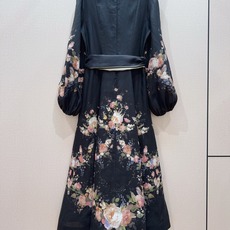 Z*I*M*M系扣中长款连衣裙👗 选用亚麻面料制成,采用灯笼长袖设计,配松紧袖口,上身前襟饰有精致金色小圆扣,裙身是朦胧 Z*I*M*M系扣中长款连衣裙👗 选用亚麻面料制成,采用灯笼长袖设计,配松紧袖口,上身前襟饰有精致金色小圆扣,裙身是朦胧