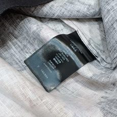 Z*I*M*M系扣中长款连衣裙👗 选用亚麻面料制成,采用灯笼长袖设计,配松紧袖口,上身前襟饰有精致金色小圆扣,裙身是朦胧 Z*I*M*M系扣中长款连衣裙👗 选用亚麻面料制成,采用灯笼长袖设计,配松紧袖口,上身前襟饰有精致金色小圆扣,裙身是朦胧