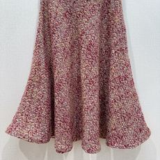 Loro Piana 勃艮第红粗花呢高腰A字半裙新品推荐…… 高腰设计,大A字裙摆自然垂坠,走起路来很有飘逸感。整体是非 Loro Piana 勃艮第红粗花呢高腰A字半裙新品推荐…… 高腰设计,大A字裙摆自然垂坠,走起路来很有飘逸感。整体是非