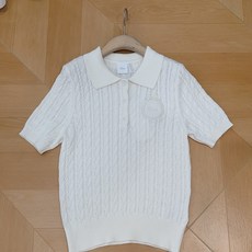 🌸D家Polo衫26年春秋新款针织衫🆕…… 采用立体绞花针织工艺,经典翻领,三颗纽扣设计,领口,袖口,和下摆都有罗纹收边 🌸D家Polo衫26年春秋新款针织衫🆕…… 采用立体绞花针织工艺,经典翻领,三颗纽扣设计,领口,袖口,和下摆都有罗纹收边