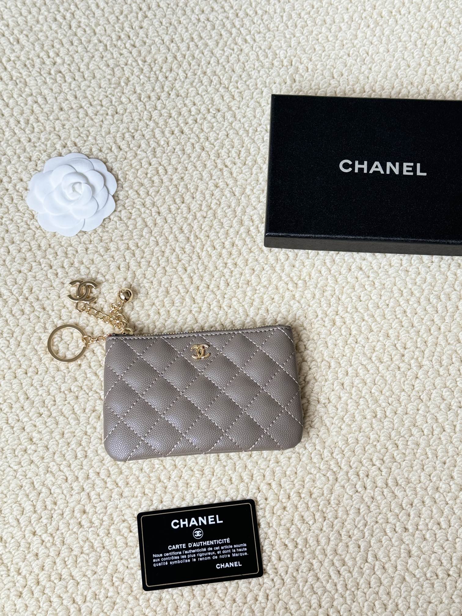 הרצוי ביותר
 שאנל ארנק קווייד A50168