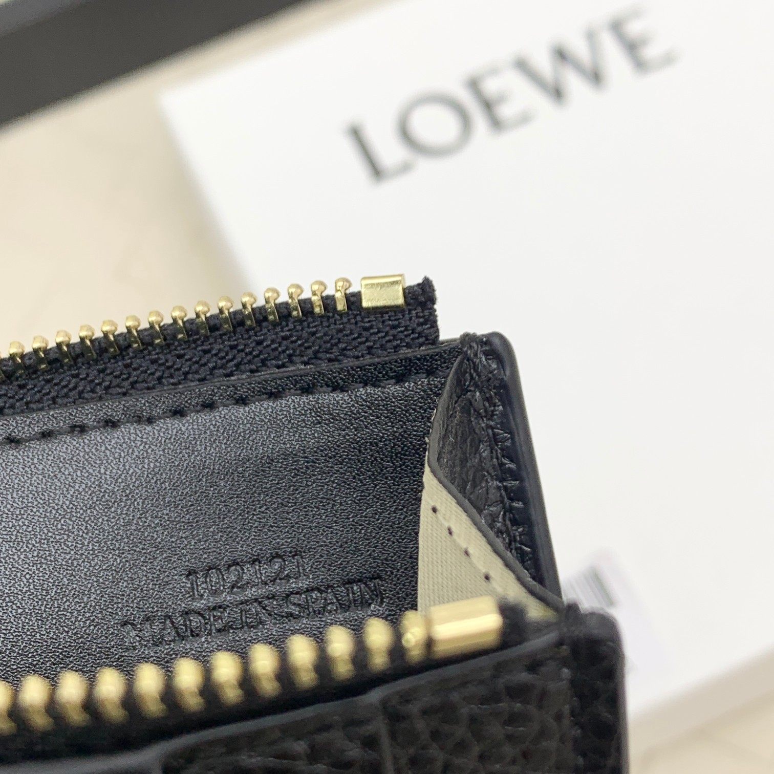 Loewe罗意威新款卡包回货 6