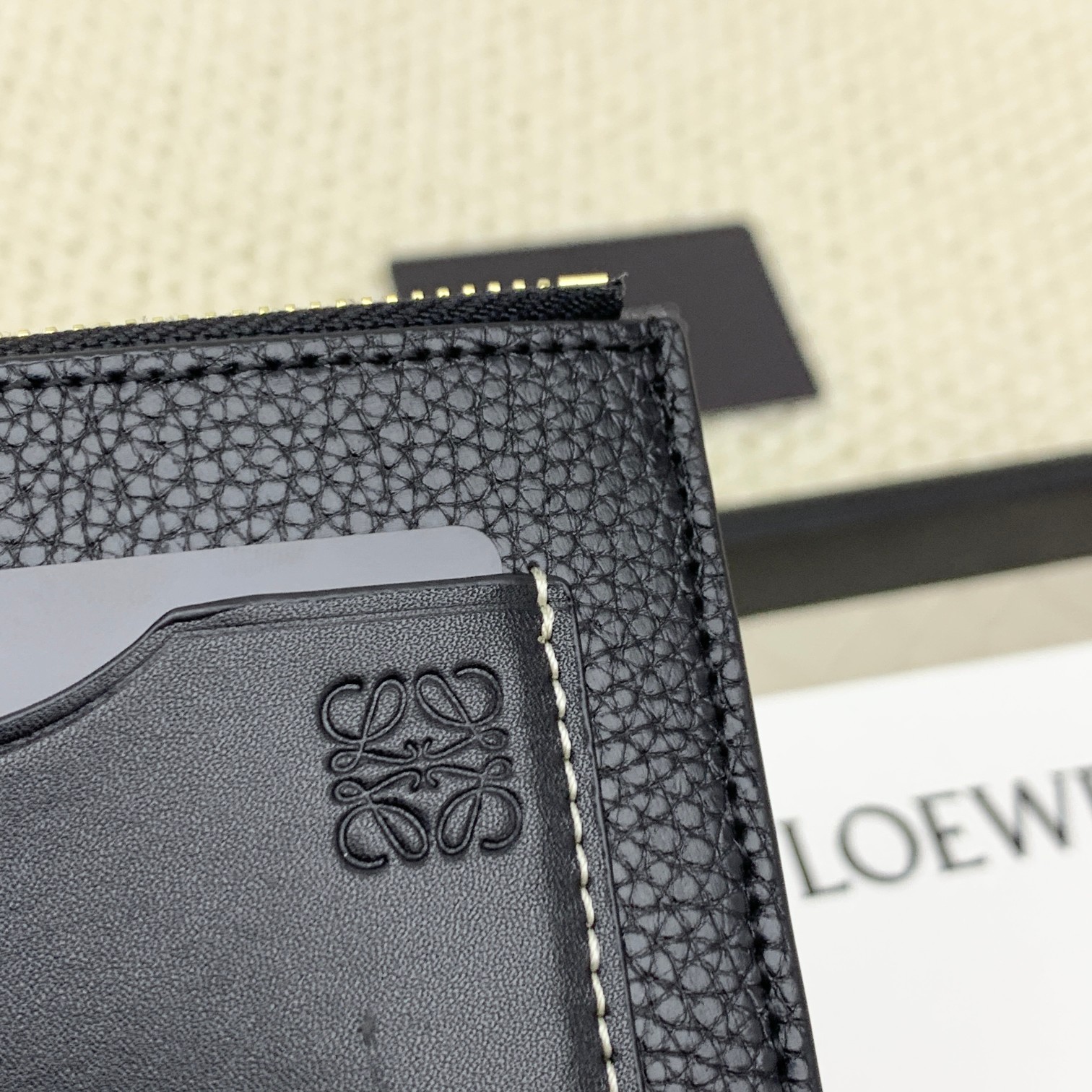 Loewe罗意威新款卡包回货 4