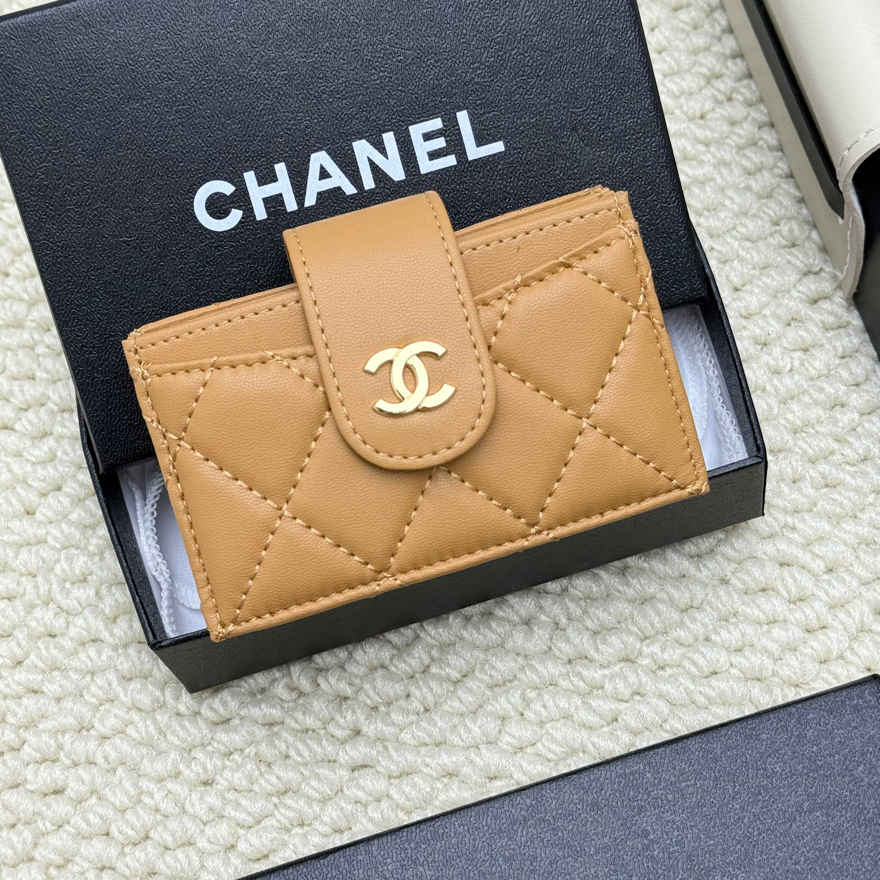 Elegant Chanel Lambskin Leather Card Holder with Accordion Design 3 a1750826475331 0136