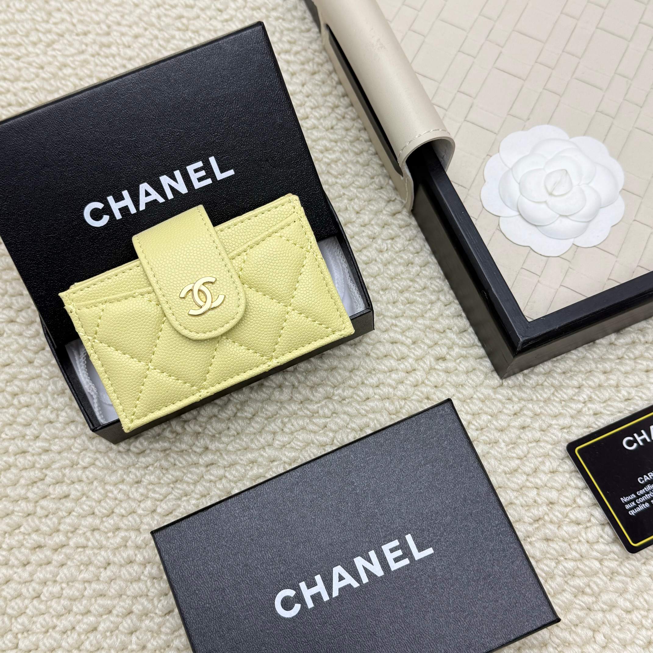 Chanel Caviar Lambskin Accordion Card Holder - Stylish & Functional 2 a1750826856777 0326