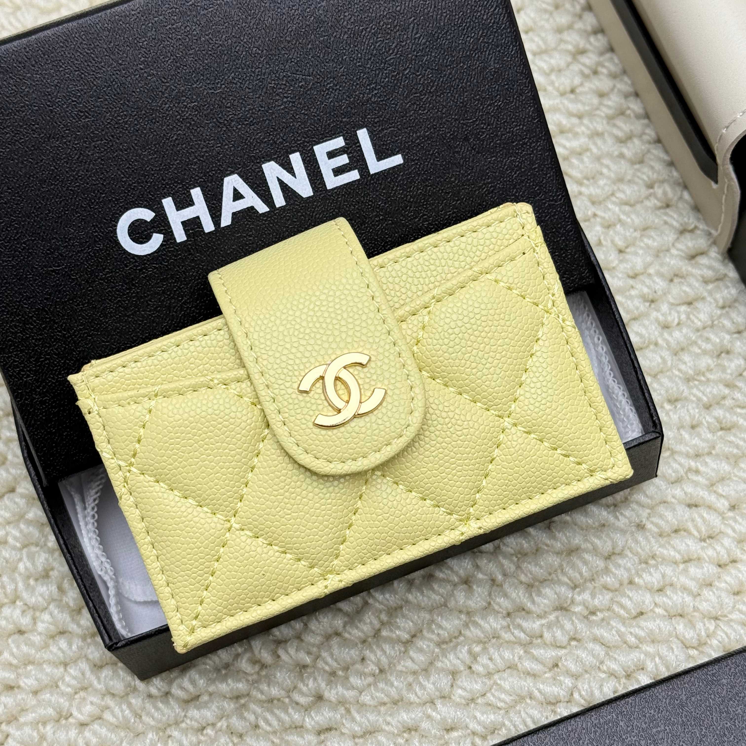 Chanel Caviar Lambskin Accordion Card Holder - Stylish & Functional 3 a1750826857232 3622