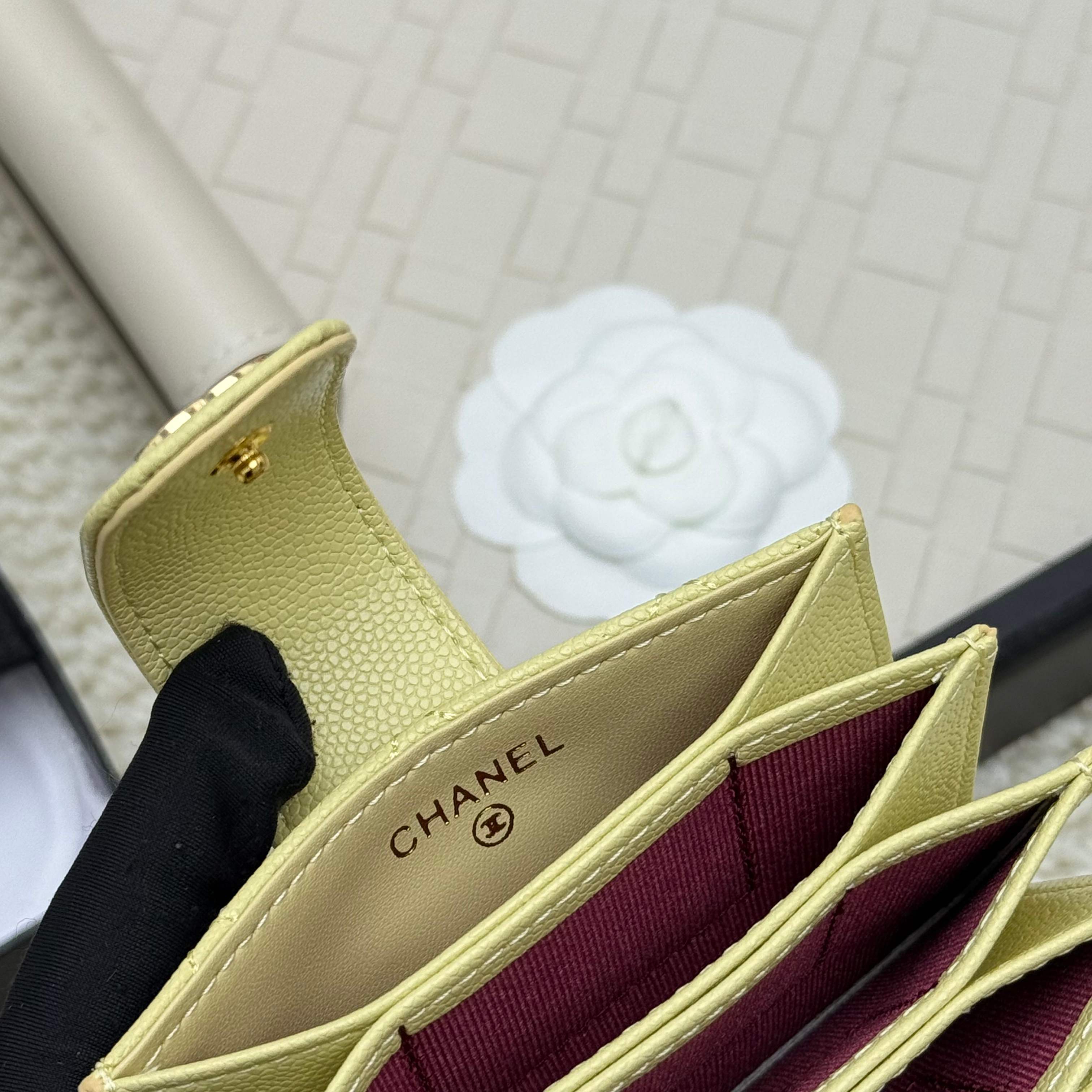 Chanel Caviar Lambskin Accordion Card Holder - Stylish & Functional 7 a1750826860292 2641