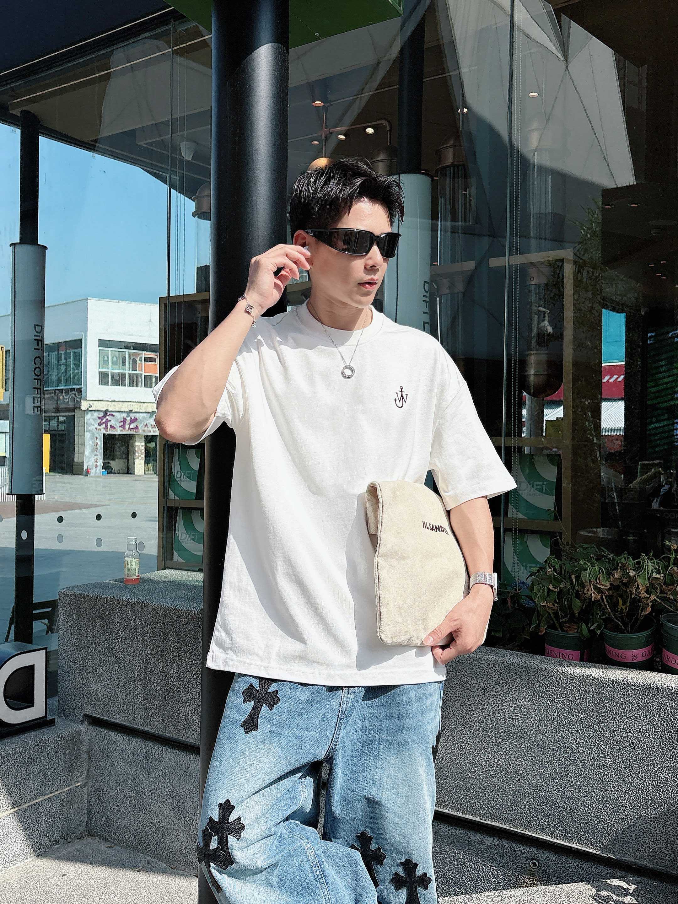 J.W.ANDERSON  T恤服装,男,女 7