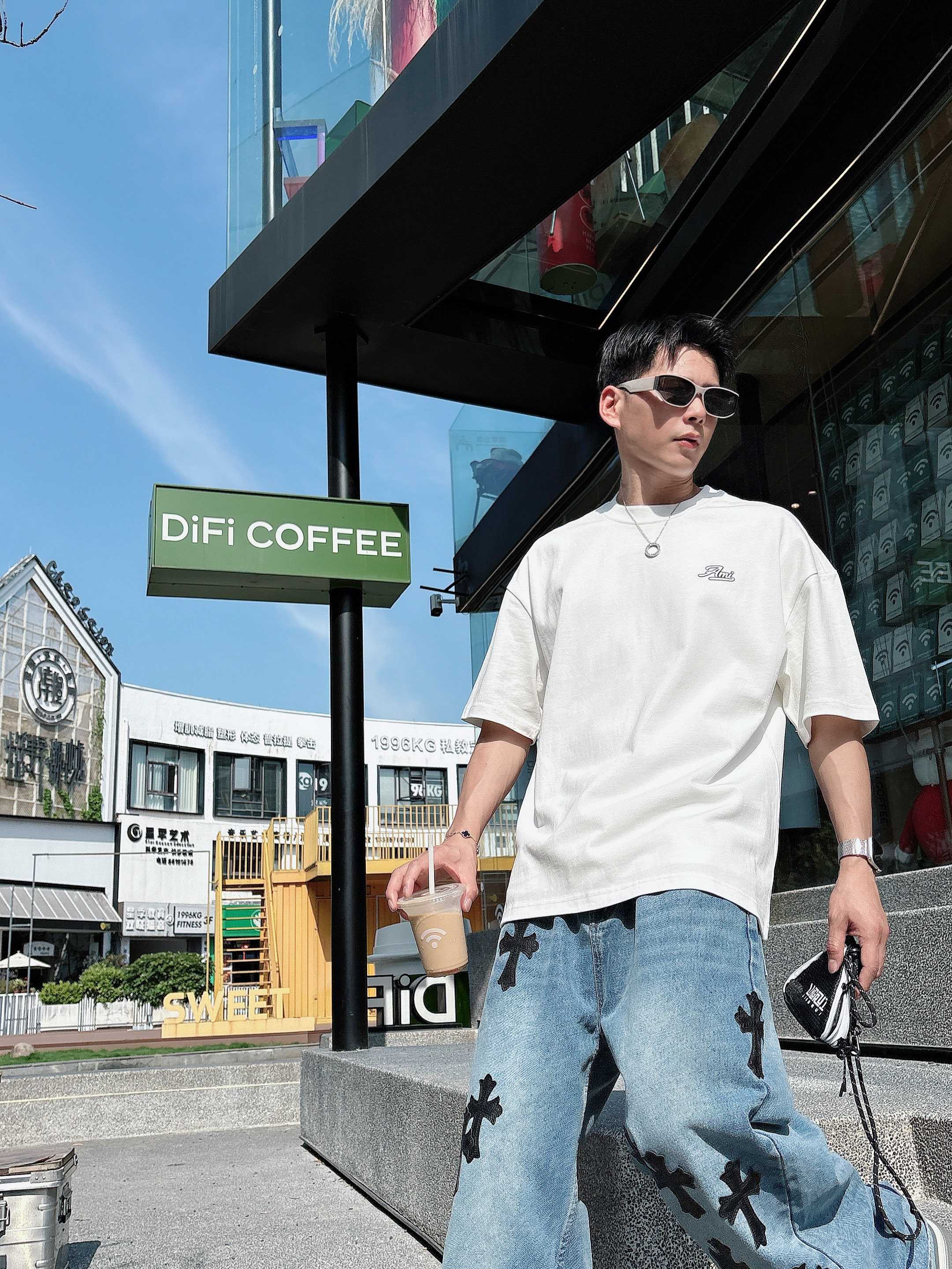 25SS AMI新款圆领短袖T恤，选用330克双纱平织棉面料打造，...