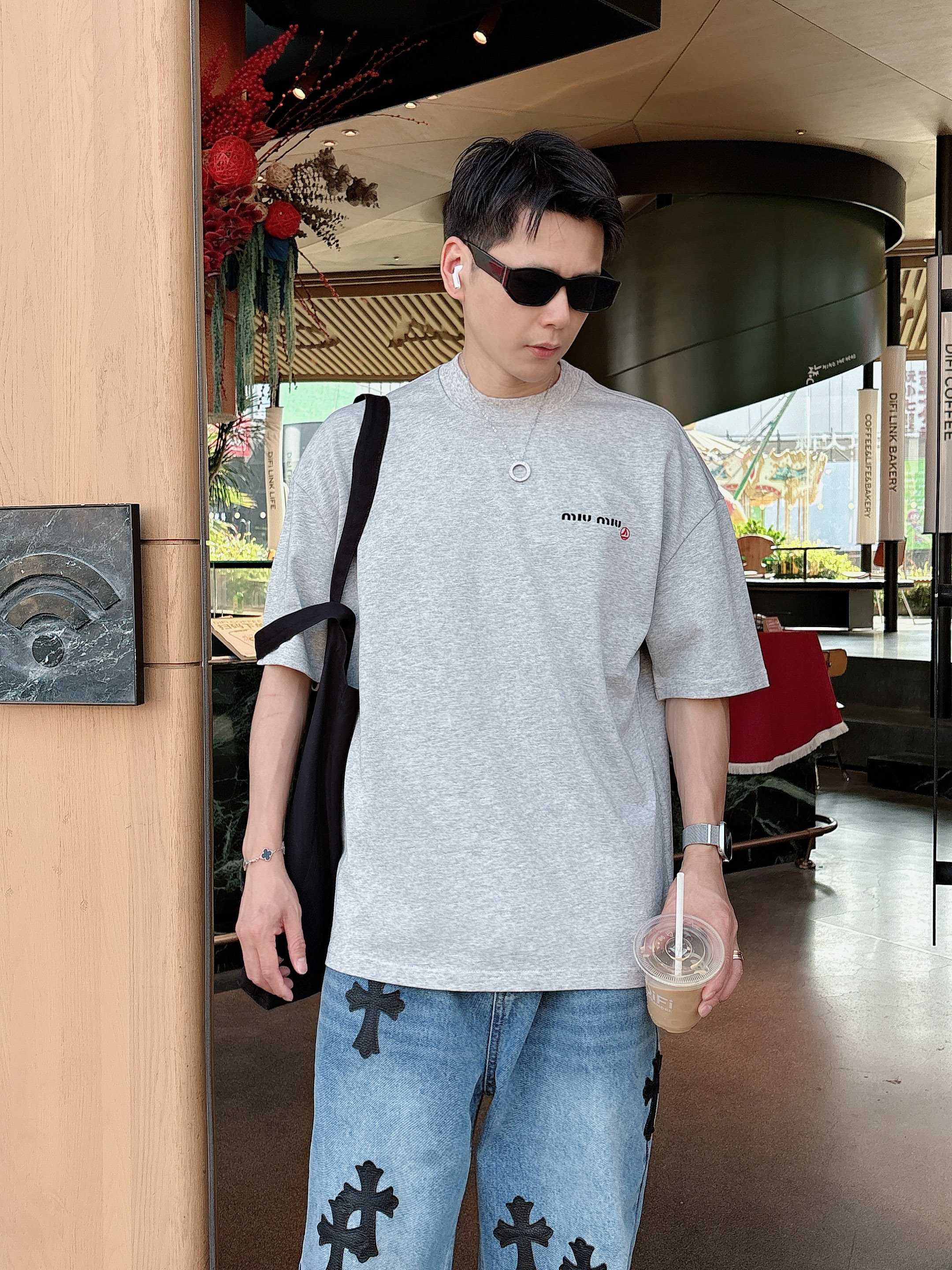 25SS  Petit Bateau x Miu Miu联名新款圆领短袖T恤，选用330克双纱...