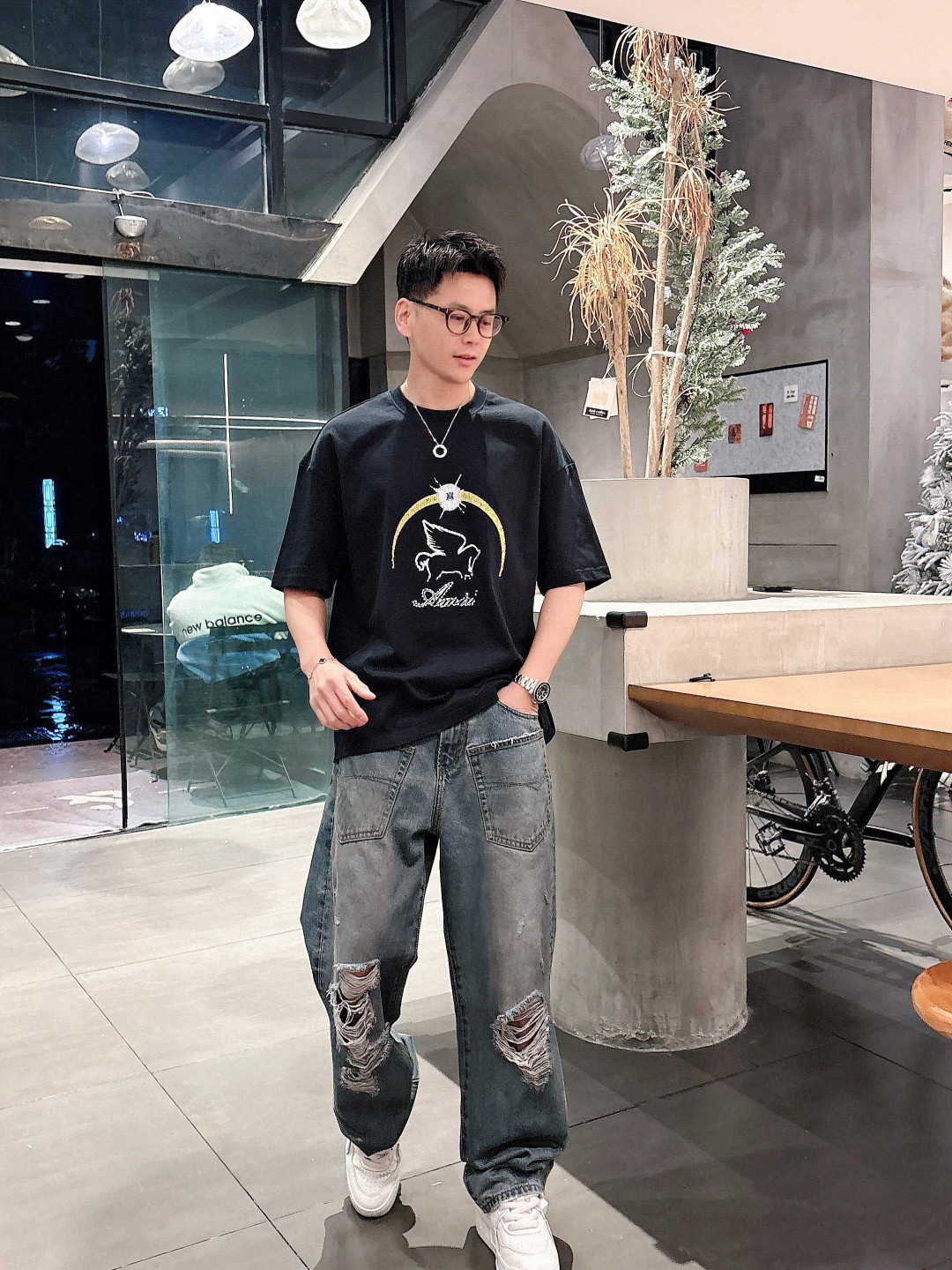 25SS Amiri新款圆领短袖T恤，选用330克双纱平织棉面料打造，...