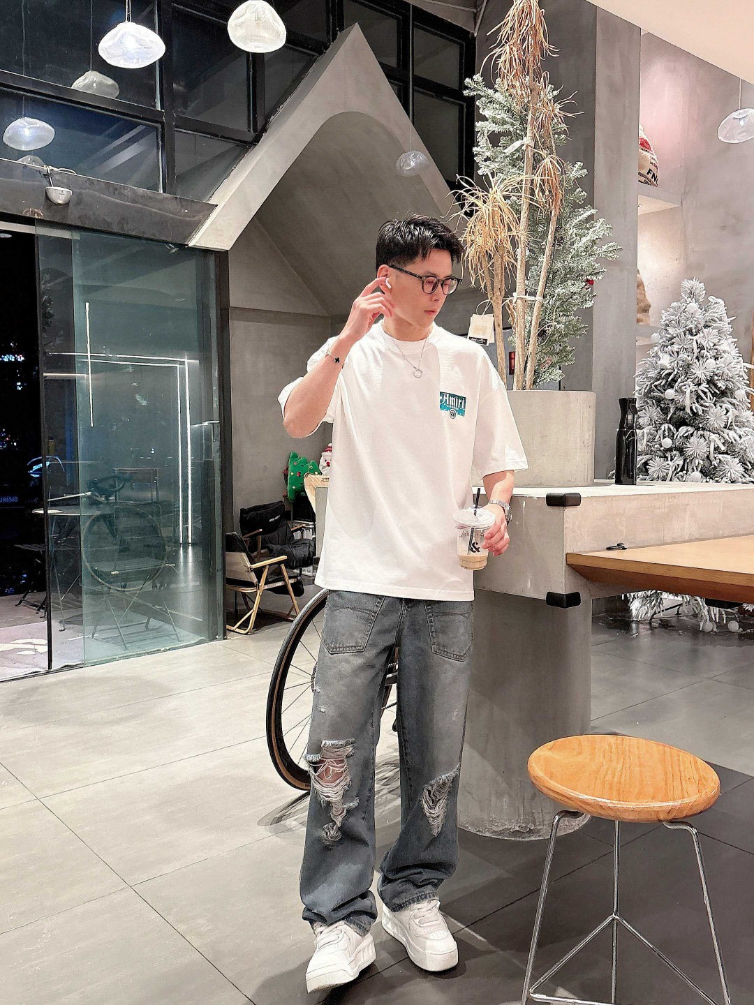 25SS Amiri新款圆领短袖T恤，选用330克双纱平织棉面料打造，...