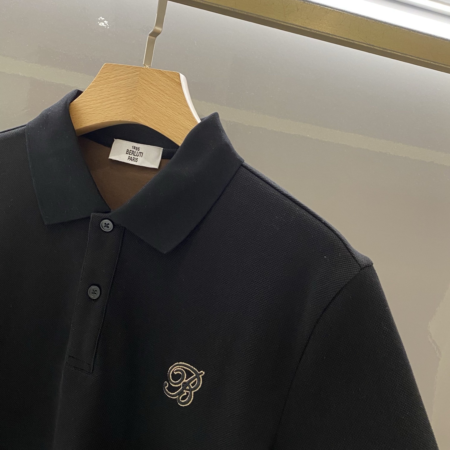   黑色高端品质轻商务休闲翻领T恤   细节图
