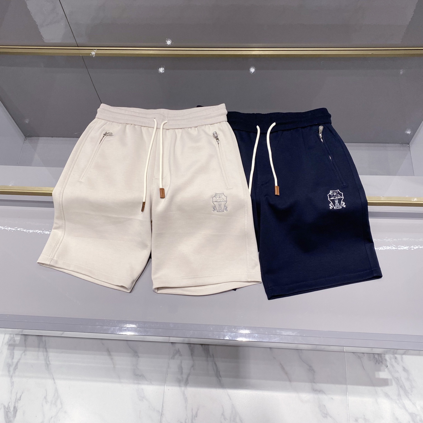 NO:151650,Two-color urban fashionable elastic waist casual cotton shorts.,,shorts,alexander wang19860909两色都市时尚松紧腰休闲纯棉短裤 .,,shorts,alexander wang,Men's clothing