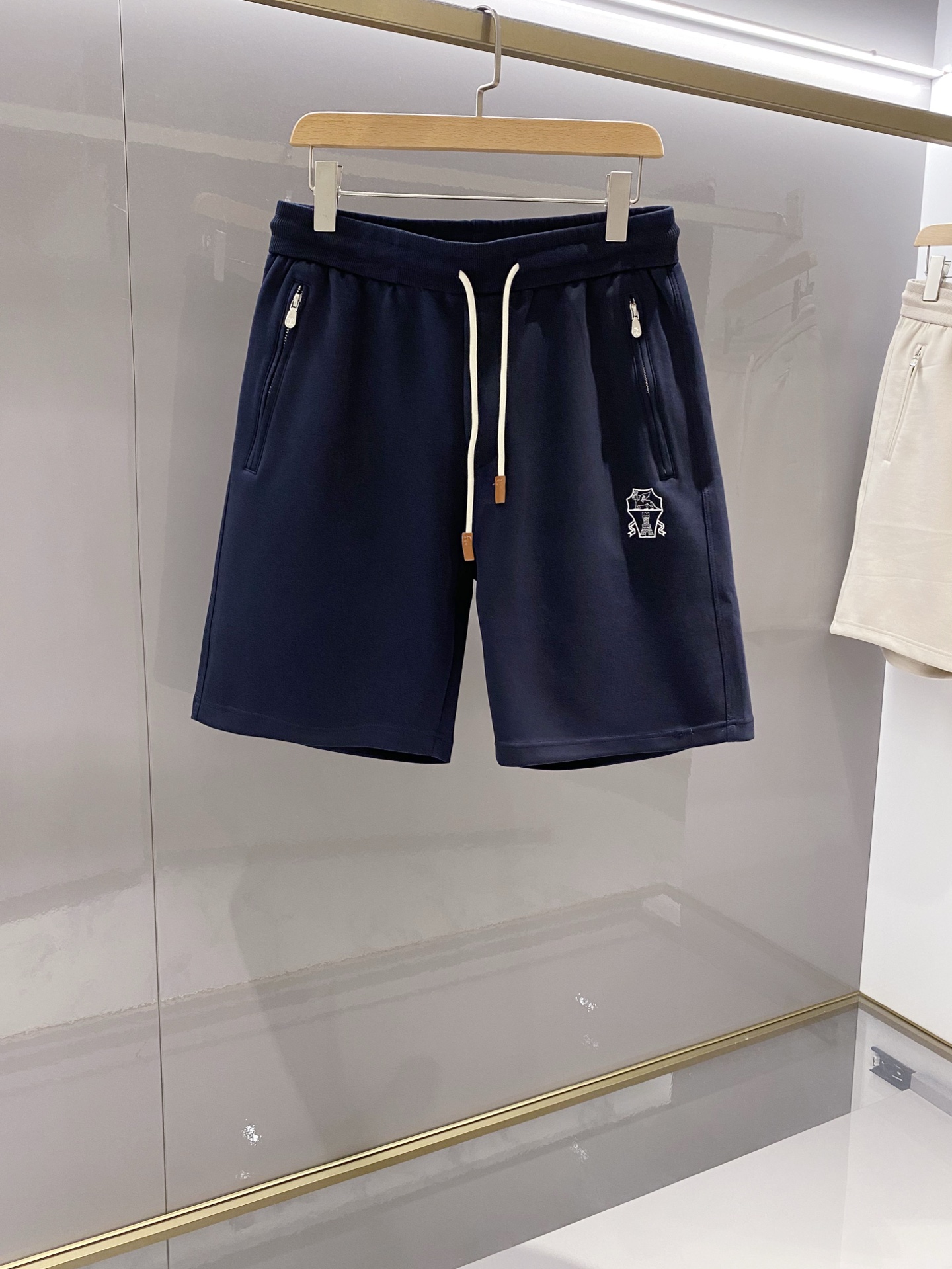 NO:151640,Navy urban fashionable elastic waist casual cotton shorts details., shorts, alexander wang19860909藏青色都市时尚松紧腰休闲纯棉短裤 细节图.,,shorts,alexander wang,Men's clothing