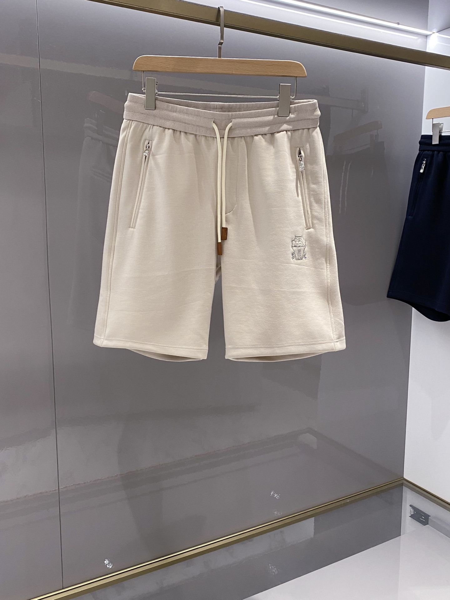 NO:151645,Beige urban fashion elastic waist casual cotton shorts details., shorts,alexander wang19860909米色都市时尚松紧腰休闲纯棉短裤 细节图.,,shorts,alexander wang,Men's clothing