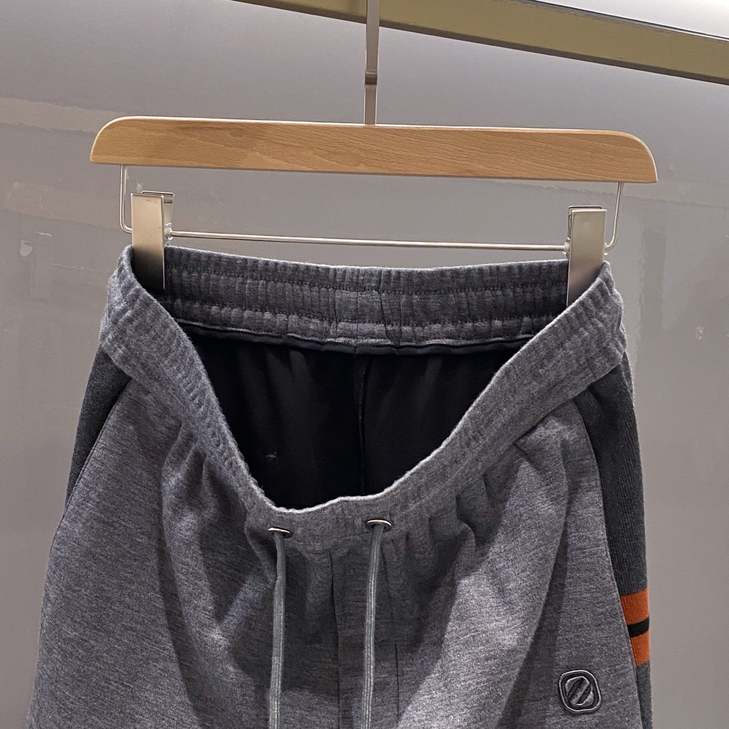灰色高端品质立领休闲时尚奢潮套装  细节图