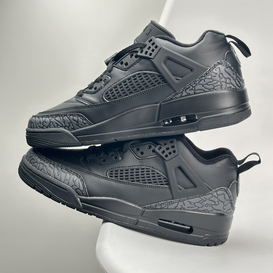 💰120 Jordan Air Jordan 4 "Pine Green" 绿松石联名款 AJ4 乔丹4代 aj4 乔4 绿白联名 乔丹篮球鞋系列 本次联名鞋款维持AirJordan4经典轮廓，鞋身以白色为主，细节部分选用绿色点缀，鞋头部分还带有灰色麂皮覆盖，鞋底部分采用复古感十足的牛筋底，成功营造清爽氛围，并于鞋舌背面、Flight 字样、鞋带扣、中底区域、鞋后跟、拉环注入主题色「Pine Green」，其余细节则能留意经典红色Jumpman Logo，灰色绒面革覆盖层与生胶大底。当然最大亮点便是后跟的Nike SB Logo及为双方打造的特殊鞋盒，极具纪念意义 36-45半 522JHD