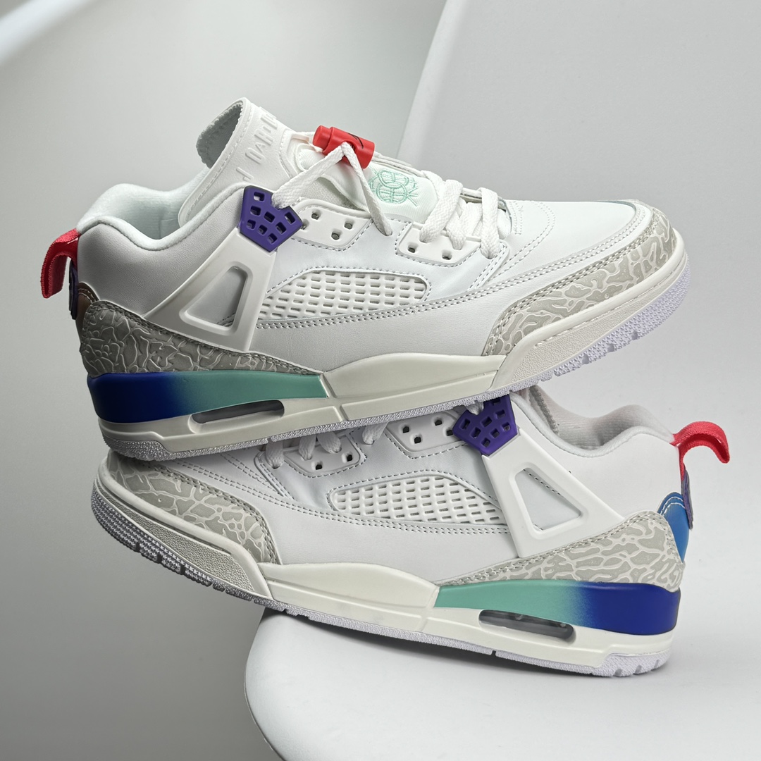 💰120 Jordan Air Jordan 4 "Pine Green" 绿松石联名款 AJ4 乔丹4代 aj4 乔4 绿白联名 乔丹篮球鞋系列 本次联名鞋款维持AirJordan4经典轮廓，鞋身以白色为主，细节部分选用绿色点缀，鞋头部分还带有灰色麂皮覆盖，鞋底部分采用复古感十足的牛筋底，成功营造清爽氛围，并于鞋舌背面、Flight 字样、鞋带扣、中底区域、鞋后跟、拉环注入主题色「Pine Green」，其余细节则能留意经典红色Jumpman Logo，灰色绒面革覆盖层与生胶大底。当然最大亮点便是后跟的Nike SB Logo及为双方打造的特殊鞋盒，极具纪念意义 36-45半 522JHD