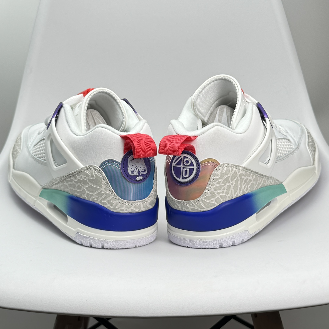 💰120 Jordan Air Jordan 4 "Pine Green" 绿松石联名款 AJ4 乔丹4代 aj4 乔4 绿白联名 乔丹篮球鞋系列 本次联名鞋款维持AirJordan4经典轮廓，鞋身以白色为主，细节部分选用绿色点缀，鞋头部分还带有灰色麂皮覆盖，鞋底部分采用复古感十足的牛筋底，成功营造清爽氛围，并于鞋舌背面、Flight 字样、鞋带扣、中底区域、鞋后跟、拉环注入主题色「Pine Green」，其余细节则能留意经典红色Jumpman Logo，灰色绒面革覆盖层与生胶大底。当然最大亮点便是后跟的Nike SB Logo及为双方打造的特殊鞋盒，极具纪念意义 36-45半 522JHD