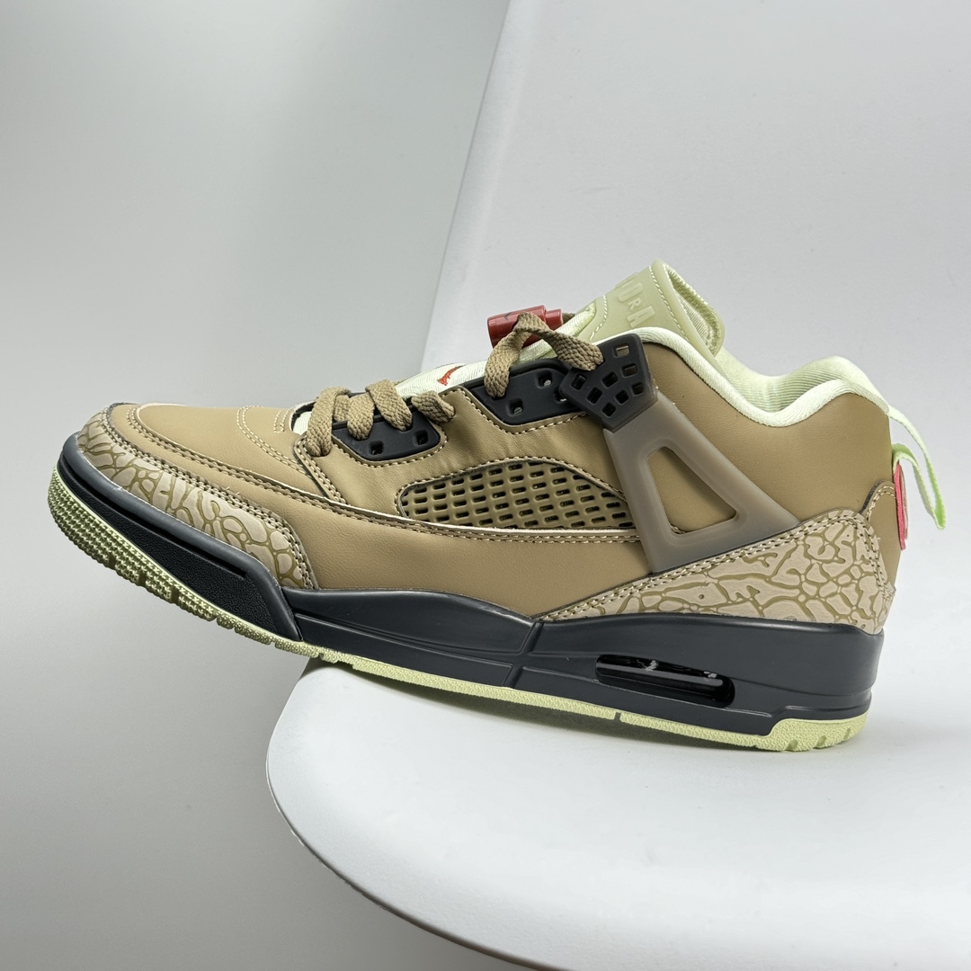 💰120 Jordan Air Jordan 4 "Pine Green" 绿松石联名款 AJ4 乔丹4代 aj4 乔4 绿白联名 乔丹篮球鞋系列 本次联名鞋款维持AirJordan4经典轮廓，鞋身以白色为主，细节部分选用绿色点缀，鞋头部分还带有灰色麂皮覆盖，鞋底部分采用复古感十足的牛筋底，成功营造清爽氛围，并于鞋舌背面、Flight 字样、鞋带扣、中底区域、鞋后跟、拉环注入主题色「Pine Green」，其余细节则能留意经典红色Jumpman Logo，灰色绒面革覆盖层与生胶大底。当然最大亮点便是后跟的Nike SB Logo及为双方打造的特殊鞋盒，极具纪念意义 36-45半 522JHD