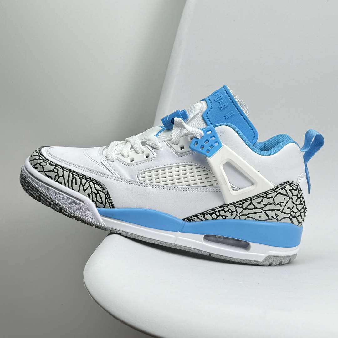 💰120 Jordan Air Jordan 4 "Pine Green" 绿松石联名款 AJ4 乔丹4代 aj4 乔4 绿白联名 乔丹篮球鞋系列 本次联名鞋款维持AirJordan4经典轮廓，鞋身以白色为主，细节部分选用绿色点缀，鞋头部分还带有灰色麂皮覆盖，鞋底部分采用复古感十足的牛筋底，成功营造清爽氛围，并于鞋舌背面、Flight 字样、鞋带扣、中底区域、鞋后跟、拉环注入主题色「Pine Green」，其余细节则能留意经典红色Jumpman Logo，灰色绒面革覆盖层与生胶大底。当然最大亮点便是后跟的Nike SB Logo及为双方打造的特殊鞋盒，极具纪念意义 36-45 522JHD