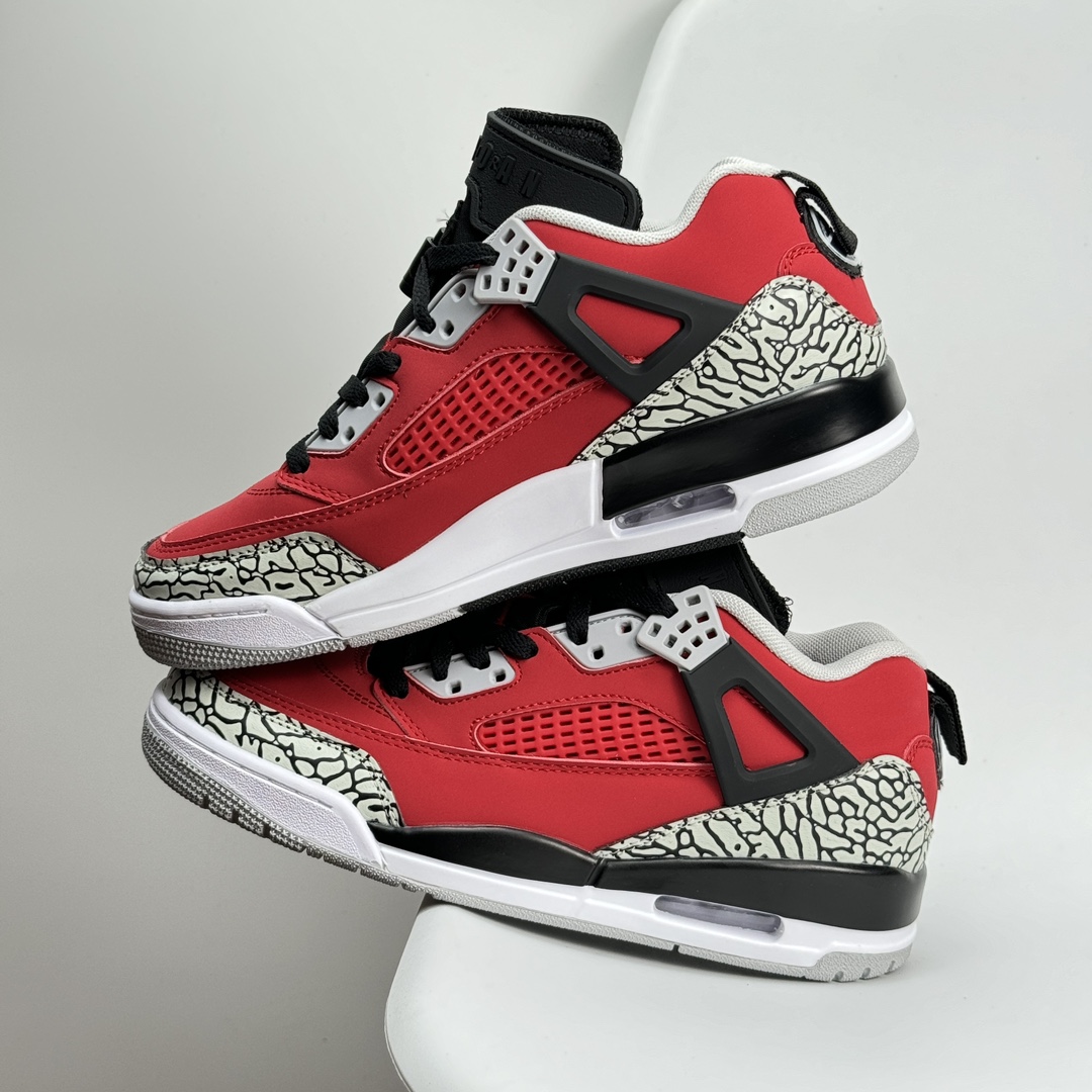 💰120 Jordan Air Jordan 4 "Pine Green"名款 AJ4 乔丹4代 aj4 乔4 绿白联名 乔丹篮球鞋系列 本次联名鞋款维持AirJordan4经典轮廓，鞋身以白色为主，细节部分选用绿色点缀，鞋头部分还带有灰色麂皮覆盖，鞋底部分采用复古感十足的牛筋底，成功营造清爽氛围，并于鞋舌背面、Flight 字样、鞋带扣、中底区域、鞋后跟、拉环注入主题色「Pine Green」，其余细节则能留意经典红色Jumpman Logo，灰色绒面革覆盖层与生胶大底。当然最大亮点便是后跟的Nike SB Logo及为双方打造的特殊鞋盒，极具纪念意义 36-45半 522JHD