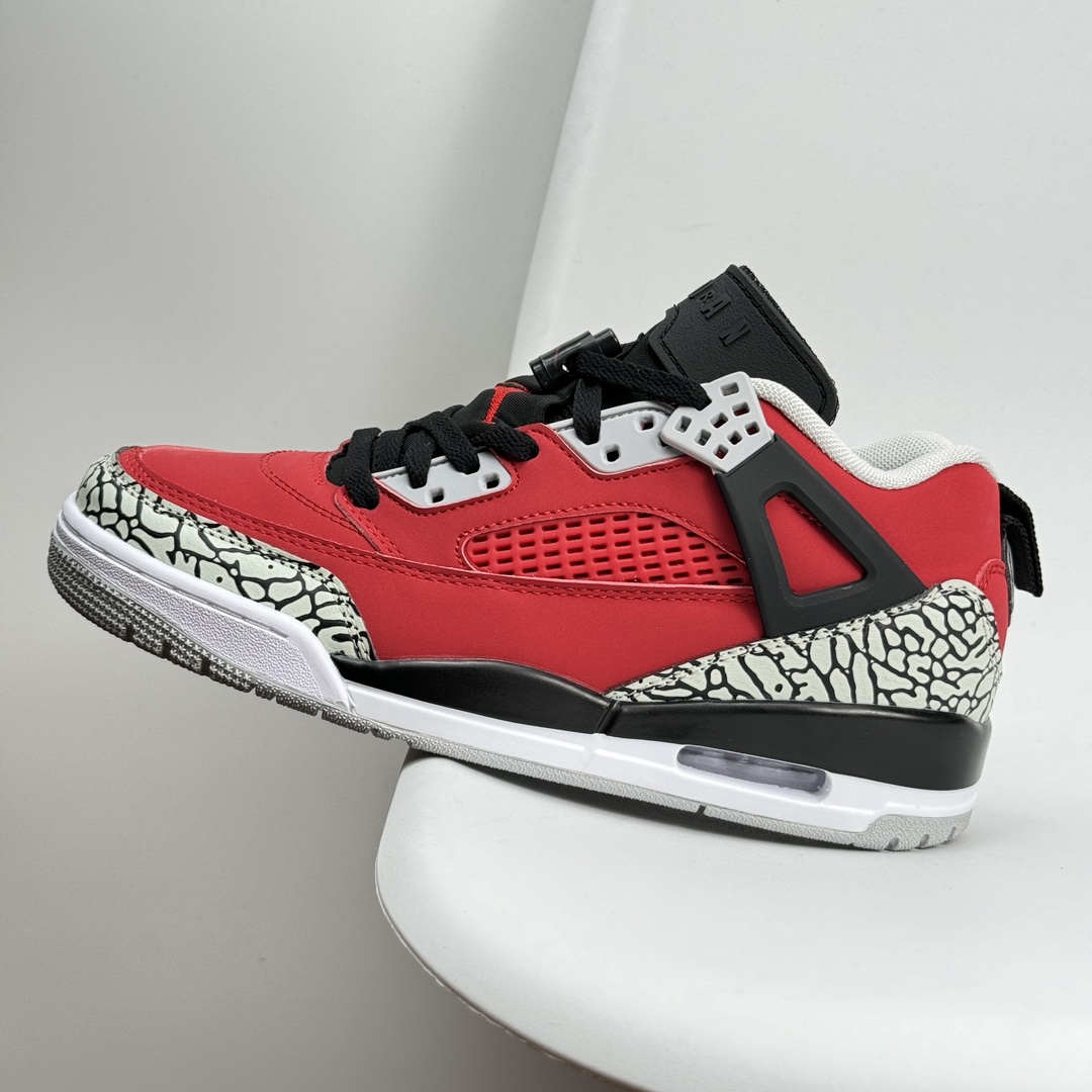 💰120 Jordan Air Jordan 4 "Pine Green"名款 AJ4 乔丹4代 aj4 乔4 绿白联名 乔丹篮球鞋系列 本次联名鞋款维持AirJordan4经典轮廓，鞋身以白色为主，细节部分选用绿色点缀，鞋头部分还带有灰色麂皮覆盖，鞋底部分采用复古感十足的牛筋底，成功营造清爽氛围，并于鞋舌背面、Flight 字样、鞋带扣、中底区域、鞋后跟、拉环注入主题色「Pine Green」，其余细节则能留意经典红色Jumpman Logo，灰色绒面革覆盖层与生胶大底。当然最大亮点便是后跟的Nike SB Logo及为双方打造的特殊鞋盒，极具纪念意义 36-45半 522JHD