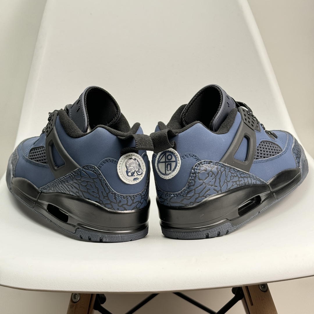 💰120 Jordan Air Jordan 4 "Pine Green"名款 AJ4 乔丹4代 aj4 乔4 绿白联名 乔丹篮球鞋系列 本次联名鞋款维持AirJordan4经典轮廓，鞋身以白色为主，细节部分选用绿色点缀，鞋头部分还带有灰色麂皮覆盖，鞋底部分采用复古感十足的牛筋底，成功营造清爽氛围，并于鞋舌背面、Flight 字样、鞋带扣、中底区域、鞋后跟、拉环注入主题色「Pine Green」，其余细节则能留意经典红色Jumpman Logo，灰色绒面革覆盖层与生胶大底。当然最大亮点便是后跟的Nike SB Logo及为双方打造的特殊鞋盒，极具纪念意义 36-45半 522JHD