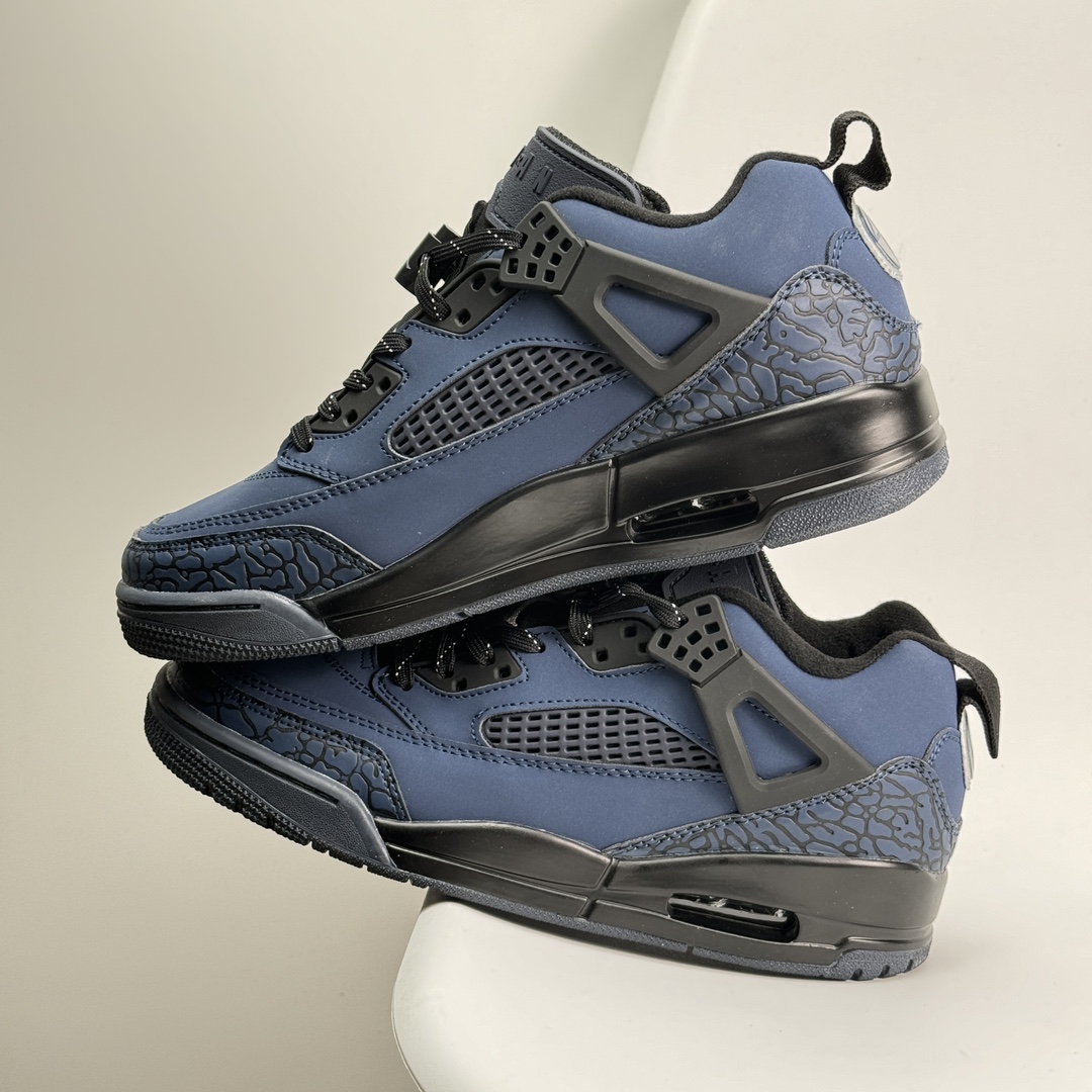 💰120 Jordan Air Jordan 4 "Pine Green"名款 AJ4 乔丹4代 aj4 乔4 绿白联名 乔丹篮球鞋系列 本次联名鞋款维持AirJordan4经典轮廓，鞋身以白色为主，细节部分选用绿色点缀，鞋头部分还带有灰色麂皮覆盖，鞋底部分采用复古感十足的牛筋底，成功营造清爽氛围，并于鞋舌背面、Flight 字样、鞋带扣、中底区域、鞋后跟、拉环注入主题色「Pine Green」，其余细节则能留意经典红色Jumpman Logo，灰色绒面革覆盖层与生胶大底。当然最大亮点便是后跟的Nike SB Logo及为双方打造的特殊鞋盒，极具纪念意义 36-45半 522JHD