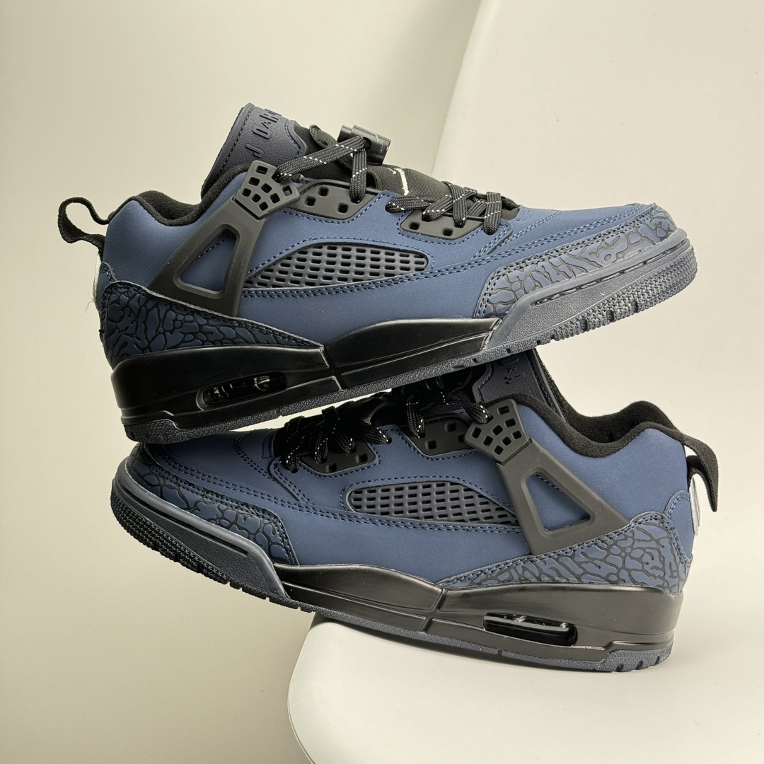 💰120 Jordan Air Jordan 4 "Pine Green"名款 AJ4 乔丹4代 aj4 乔4 绿白联名 乔丹篮球鞋系列 本次联名鞋款维持AirJordan4经典轮廓，鞋身以白色为主，细节部分选用绿色点缀，鞋头部分还带有灰色麂皮覆盖，鞋底部分采用复古感十足的牛筋底，成功营造清爽氛围，并于鞋舌背面、Flight 字样、鞋带扣、中底区域、鞋后跟、拉环注入主题色「Pine Green」，其余细节则能留意经典红色Jumpman Logo，灰色绒面革覆盖层与生胶大底。当然最大亮点便是后跟的Nike SB Logo及为双方打造的特殊鞋盒，极具纪念意义 36-45半 522JHD