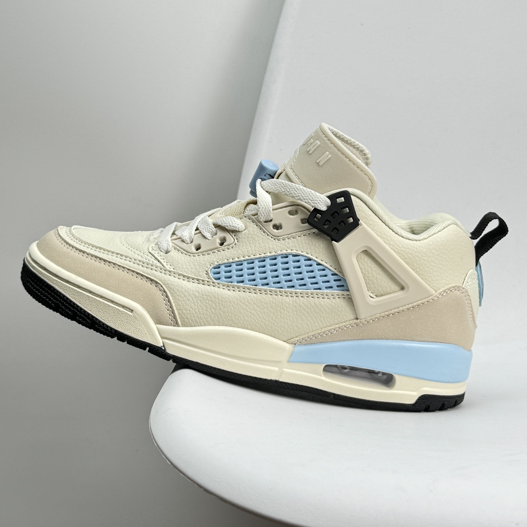 💰120 Jordan Air Jordan 4 "Pine Green"名款 AJ4 乔丹4代 aj4 乔4 绿白联名 乔丹篮球鞋系列 本次联名鞋款维持AirJordan4经典轮廓，鞋身以白色为主，细节部分选用绿色点缀，鞋头部分还带有灰色麂皮覆盖，鞋底部分采用复古感十足的牛筋底，成功营造清爽氛围，并于鞋舌背面、Flight 字样、鞋带扣、中底区域、鞋后跟、拉环注入主题色「Pine Green」，其余细节则能留意经典红色Jumpman Logo，灰色绒面革覆盖层与生胶大底。当然最大亮点便是后跟的Nike SB Logo及为双方打造的特殊鞋盒，极具纪念意义 36-45半 522JHD