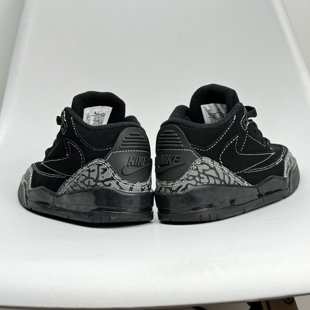 图片[4]-乔3倒钩 童鞋码数24-37 公司级✅Air Jordan 3 JTH Justin Timberlake&Tinker Hatfheld 白手稿联名 AJ3 1乔丹3代 aj3 乔3 白手稿 乔丹篮球鞋系列 这款鞋不仅完美再现了白棕水泥White Cement的经典气质，鞋身侧边的Swoosh,更是还原了设计师TinkerHatfield的原始手稿。同时带有3M反光效果，让人炫目！！！ 079JJD-选品中心