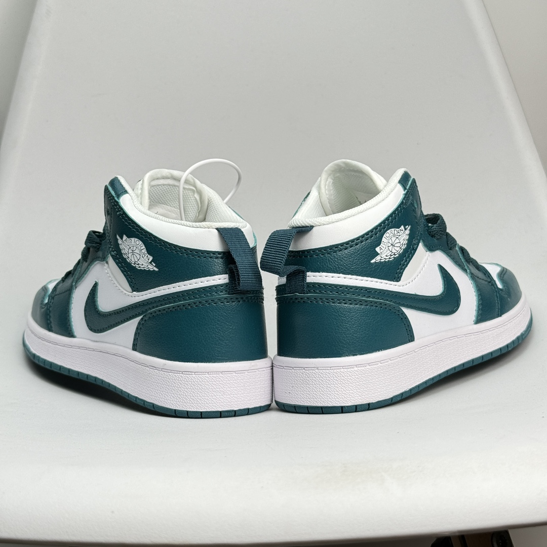 图片[4]-Jordan/乔丹 童鞋版本上线👣你家有个fashion宝贝👶🏻耐克Air Jordan Brand 1 Mid GS\”Hulk\”AJ1乔丹一代低帮经典复古文化休闲运动篮球鞋“乔1低邦童鞋系列” 类型：低邦童鞋 尺码：22 23 24 25 26 27 28 29 30 31 32 33 34 35 36 37 079DND-选品中心
