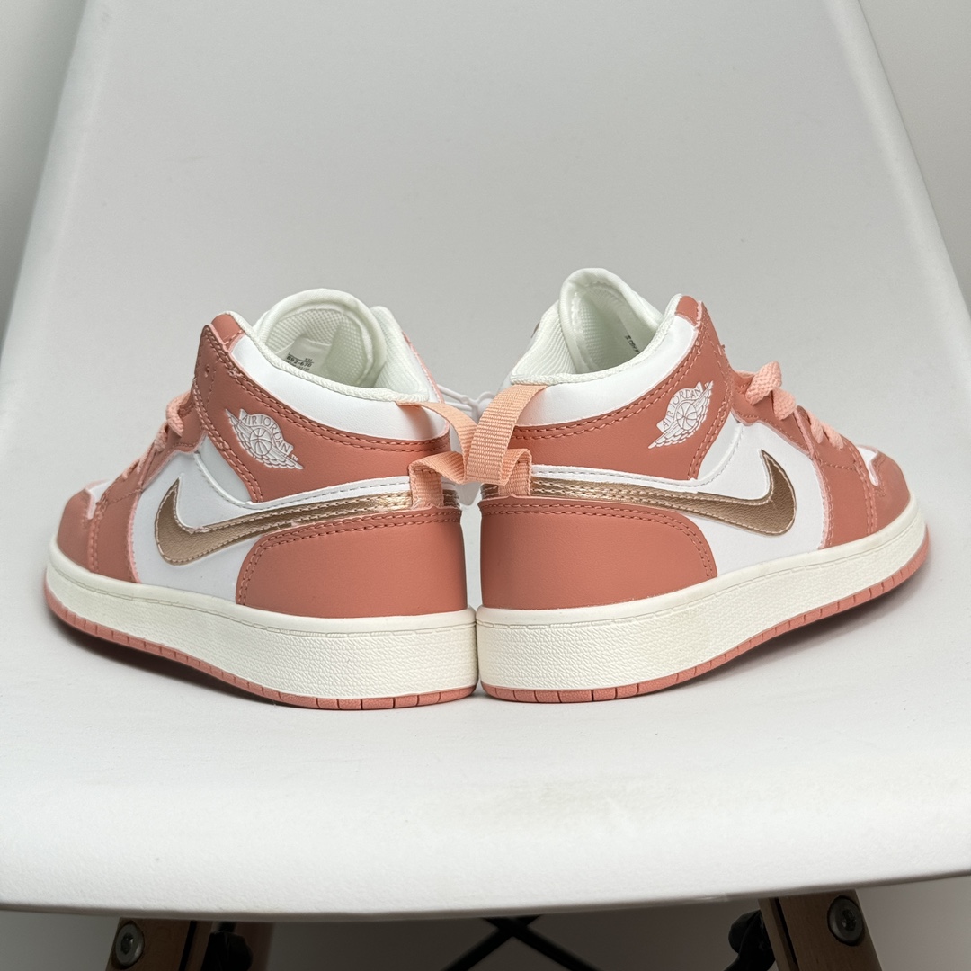 图片[4]-Jordan/乔丹 童鞋版本上线👣你家有个fashion宝贝👶🏻耐克Air Jordan Brand 1 Mid GS\”Hulk\”AJ1乔丹一代低帮经典复古文化休闲运动篮球鞋“乔1低邦童鞋系列” 类型：低邦童鞋 尺码：22 23 24 25 26 27 28 29 30 31 32 33 34 35 36 37 079DND-选品中心