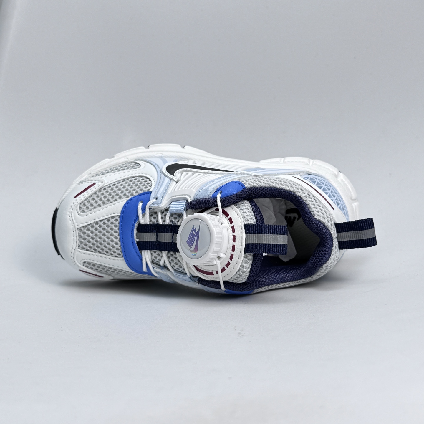 图片[6]-Nike Zoom Vomero 5子复古运动鞋融蕴时尚风范和丰富层次感，缔造运动鞋佳选，助你轻松型出范，开辟独属于自己的路。鞋款采用多层设计，融入织物与合成材质，塑就本季出众鞋款。同时巧糅科技感和低调设计，为鞋款注入反光细节，令你迈步间尽显闪耀魅力; 结合中性色调，\\t打造非凡造型。\\t 尺码26-37 079JGD-选品中心