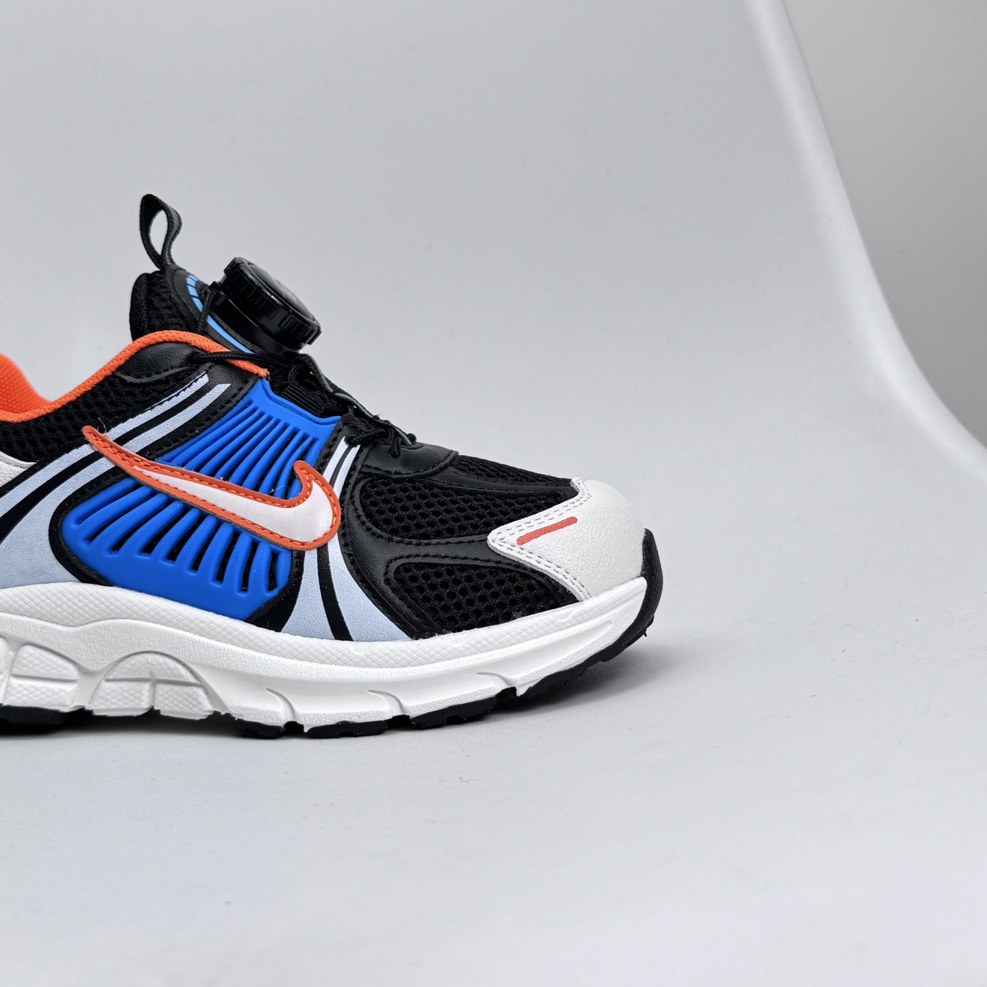 图片[9]-Nike Zoom Vomero 5子复古运动鞋融蕴时尚风范和丰富层次感，缔造运动鞋佳选，助你轻松型出范，开辟独属于自己的路。鞋款采用多层设计，融入织物与合成材质，塑就本季出众鞋款。同时巧糅科技感和低调设计，为鞋款注入反光细节，令你迈步间尽显闪耀魅力; 结合中性色调，\\t打造非凡造型。\\t 尺码26-37 079JGD-选品中心