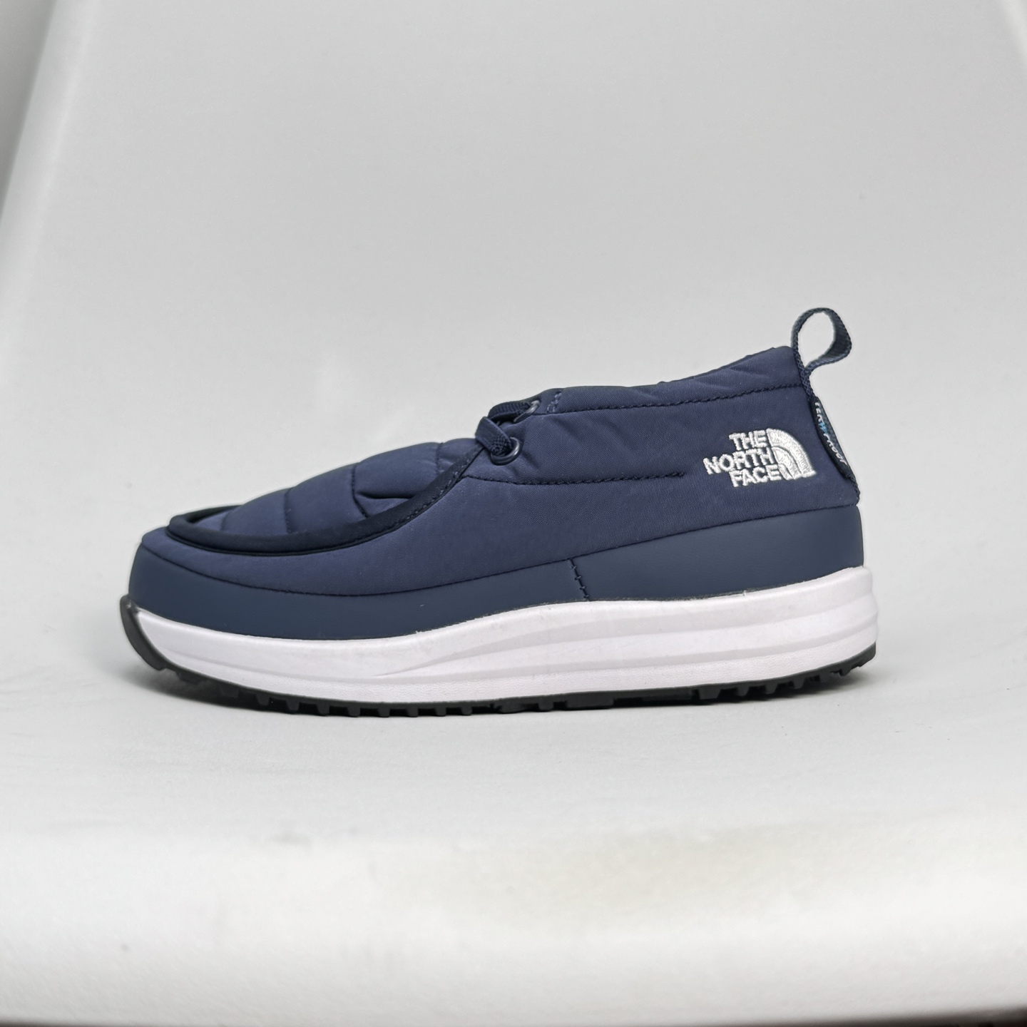 北家新款882松紧带儿童棉鞋 尺码：28-35码 经典北面棉鞋❄️ 松紧带设计，穿脱方便✌🏻 优质面料拼接，保暖又舒适☁️ 原装耐磨防滑大底，脚感超赞👍🏻-选品中心