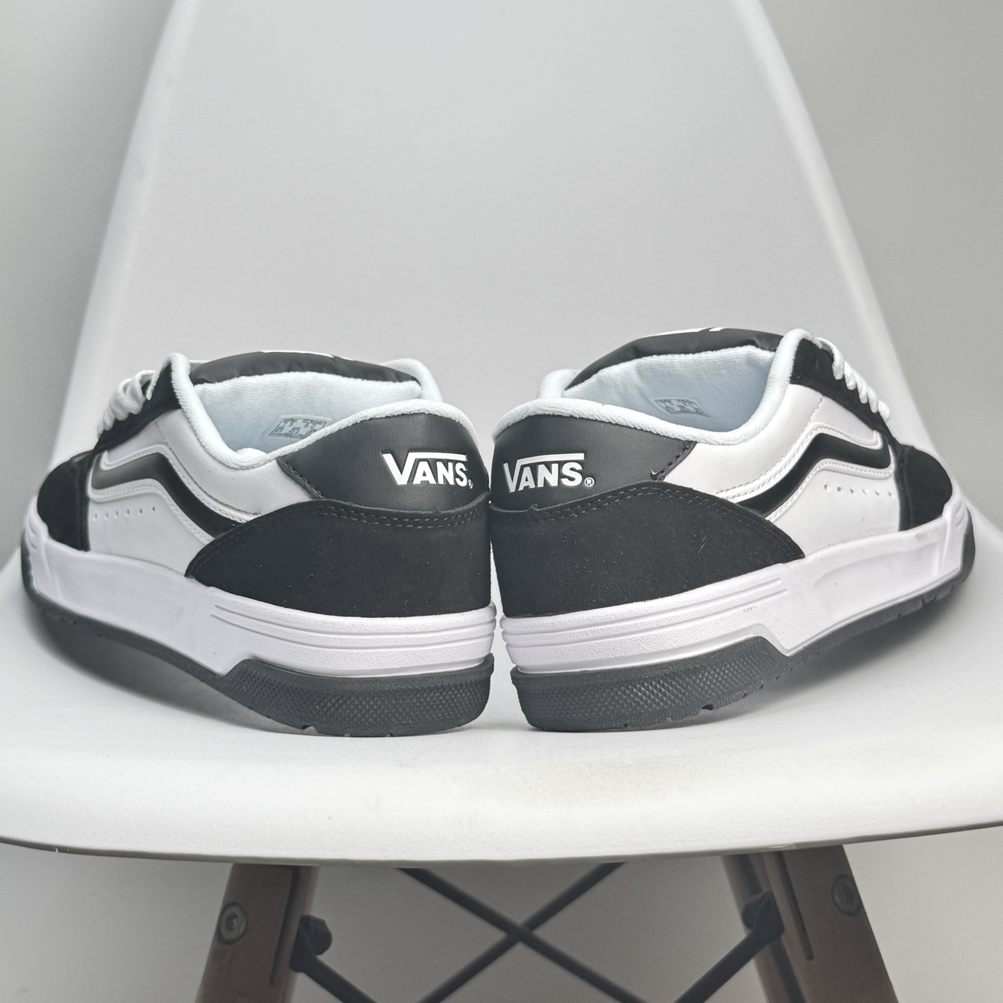 供货价:120💰高瑞莆田鞋👟星选安福优品,得物APP同步款,顺丰包邮得物1:1面单,下单赠送精美礼品🎁VANS 万斯 Old Skool 时尚百搭 耐磨防滑 硫化底帆布鞋
尺码40-44