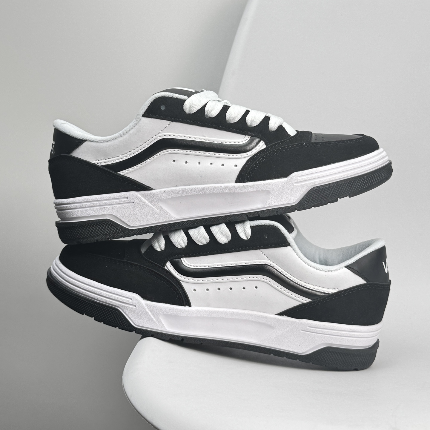 供货价:120💰高瑞莆田鞋👟星选安福优品,得物APP同步款,顺丰包邮得物1:1面单,下单赠送精美礼品🎁VANS 万斯 Old Skool 时尚百搭 耐磨防滑 硫化底帆布鞋
尺码40-44