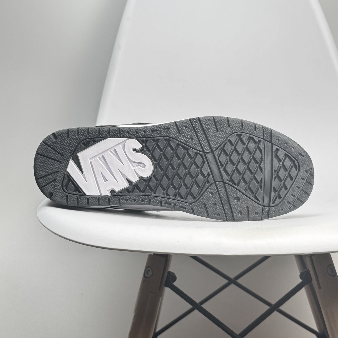 供货价:120💰高瑞莆田鞋👟星选安福优品,得物APP同步款,顺丰包邮得物1:1面单,下单赠送精美礼品🎁VANS 万斯 Old Skool 时尚百搭 耐磨防滑 硫化底帆布鞋
尺码40-44