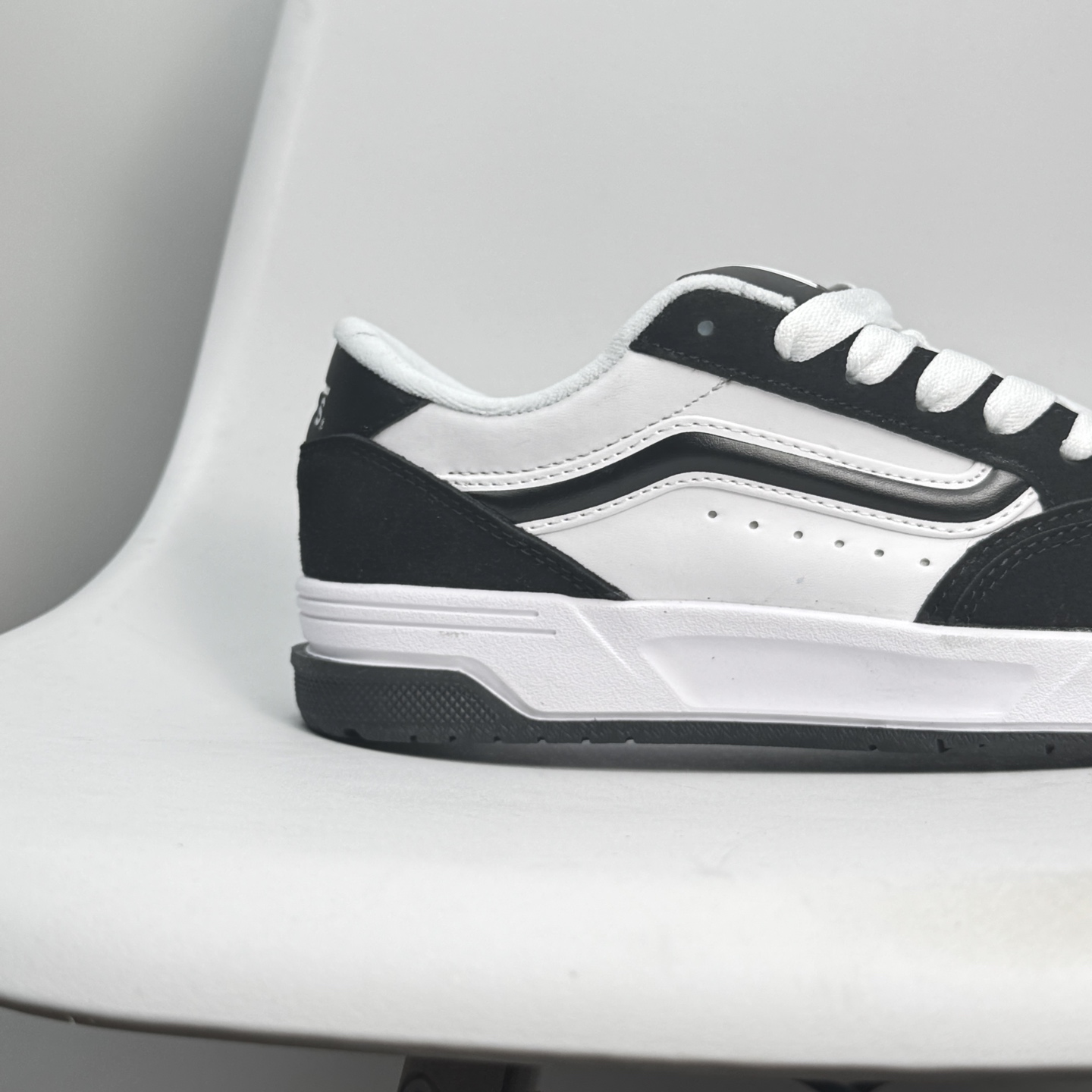 供货价:120💰高瑞莆田鞋👟星选安福优品,得物APP同步款,顺丰包邮得物1:1面单,下单赠送精美礼品🎁VANS 万斯 Old Skool 时尚百搭 耐磨防滑 硫化底帆布鞋
尺码40-44