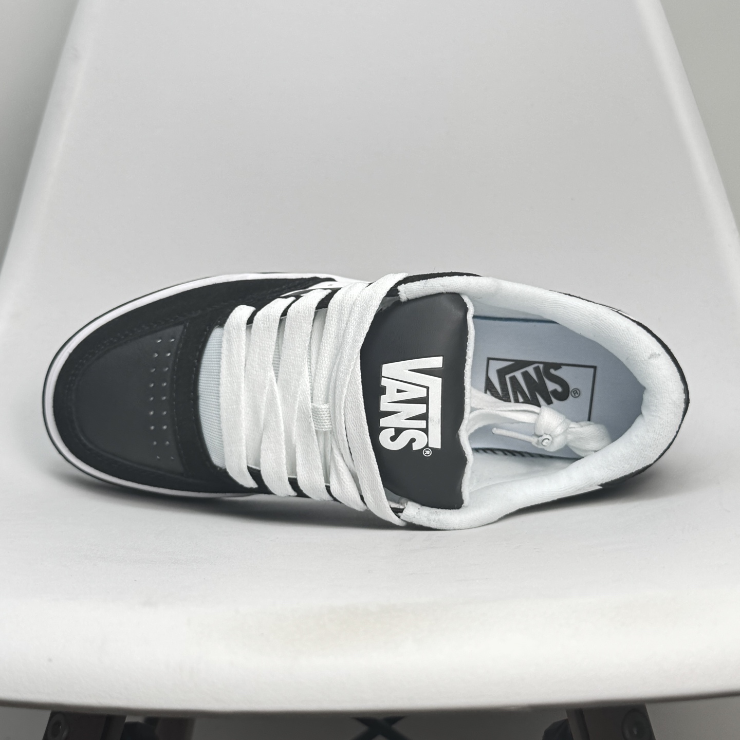 供货价:120💰高瑞莆田鞋👟星选安福优品,得物APP同步款,顺丰包邮得物1:1面单,下单赠送精美礼品🎁VANS 万斯 Old Skool 时尚百搭 耐磨防滑 硫化底帆布鞋
尺码40-44