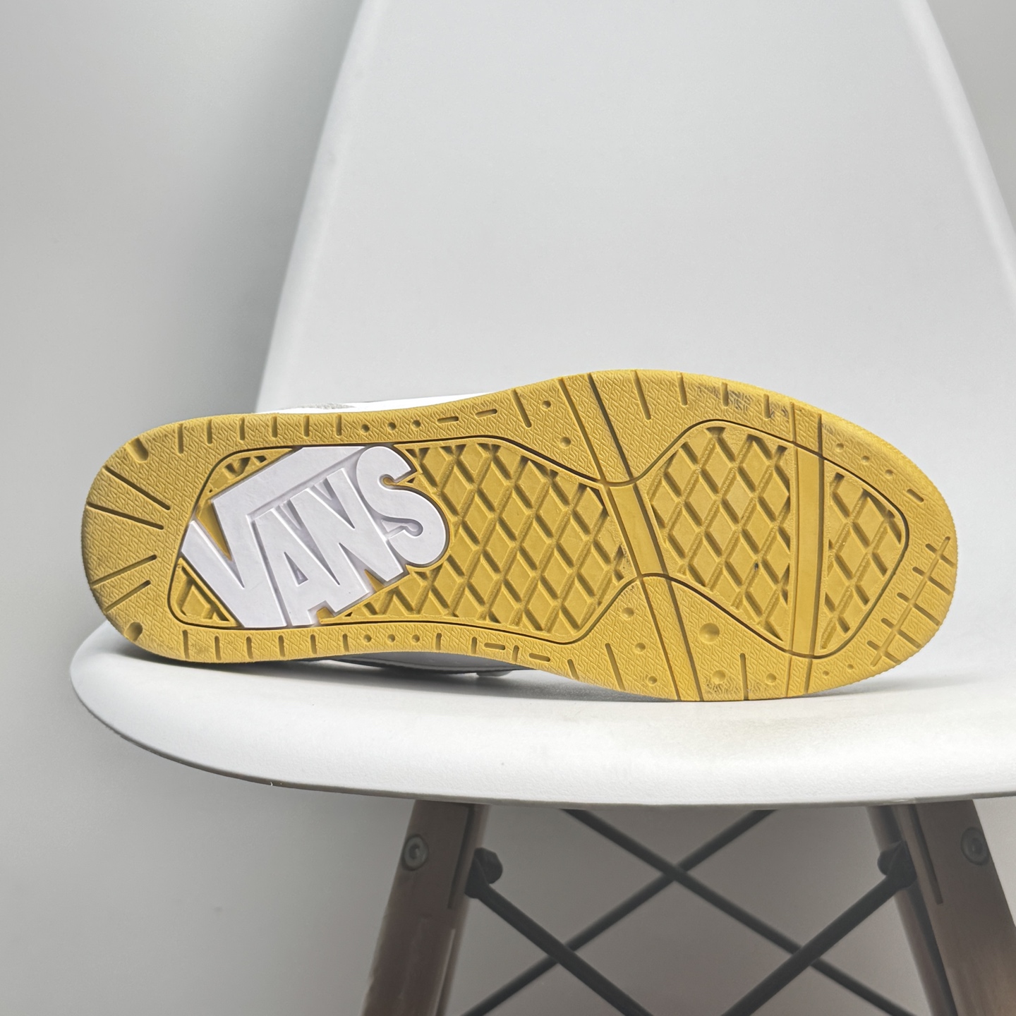 供货价:120💰高瑞莆田鞋👟星选安福优品,得物APP同步款,顺丰包邮得物1:1面单,下单赠送精美礼品🎁VANS 万斯 Old Skool 时尚百搭 耐磨防滑 硫化底帆布鞋
尺码40-44