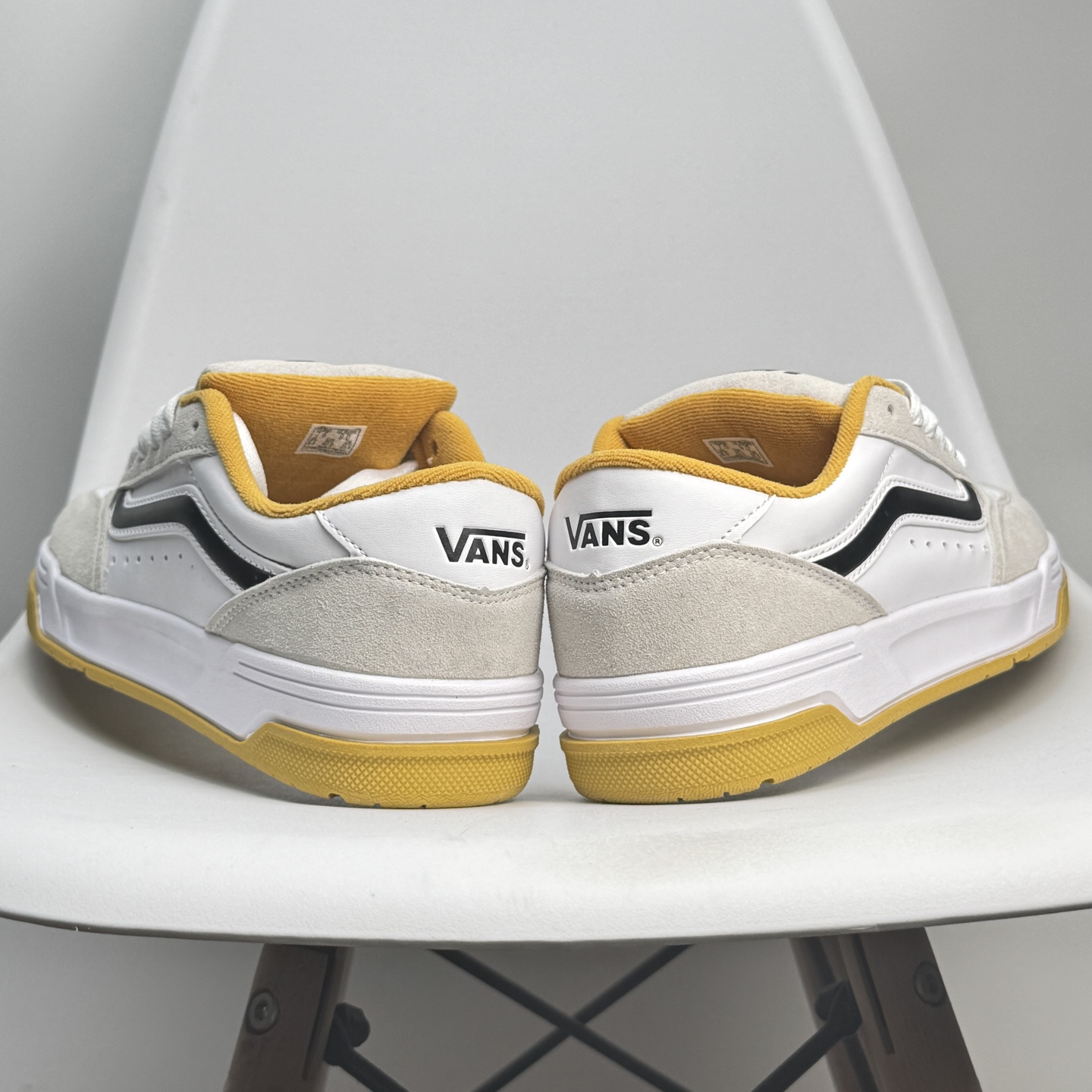 供货价:120💰高瑞莆田鞋👟星选安福优品,得物APP同步款,顺丰包邮得物1:1面单,下单赠送精美礼品🎁VANS 万斯 Old Skool 时尚百搭 耐磨防滑 硫化底帆布鞋
尺码40-44