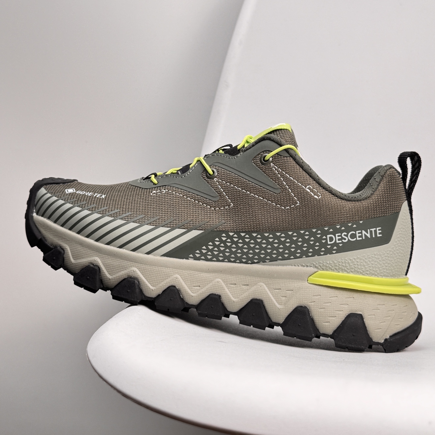 🈴 💰170
公司级✅迪桑特DESCENTE SKI STYLE系列 SNOW RIDE GTX舒适百搭 防滑耐磨低帮 生活休闲鞋
工程网布 夏日透气担当 轻质中底 回弹舒适每一步 米其林外地 多场景抓地稳
货号:D5131SSN52
尺码:40 40.5 41 42 42.5 43 44 45
ID:888JVD