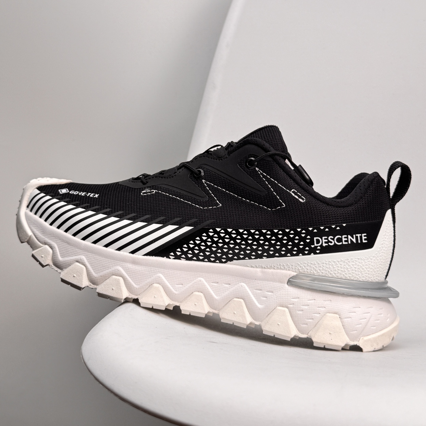 💰170
公司级✅迪桑特DESCENTE SKI STYLE系列 SNOW RIDE GTX舒适百搭 防滑耐磨低帮 生活休闲鞋
工程网布 夏日透气担当 轻质中底 回弹舒适每一步 米其林外地 多场景抓地稳
货号:D5131SSN52
尺码:40 40.5 41 42 42.5 43 44 45
ID:888JVD