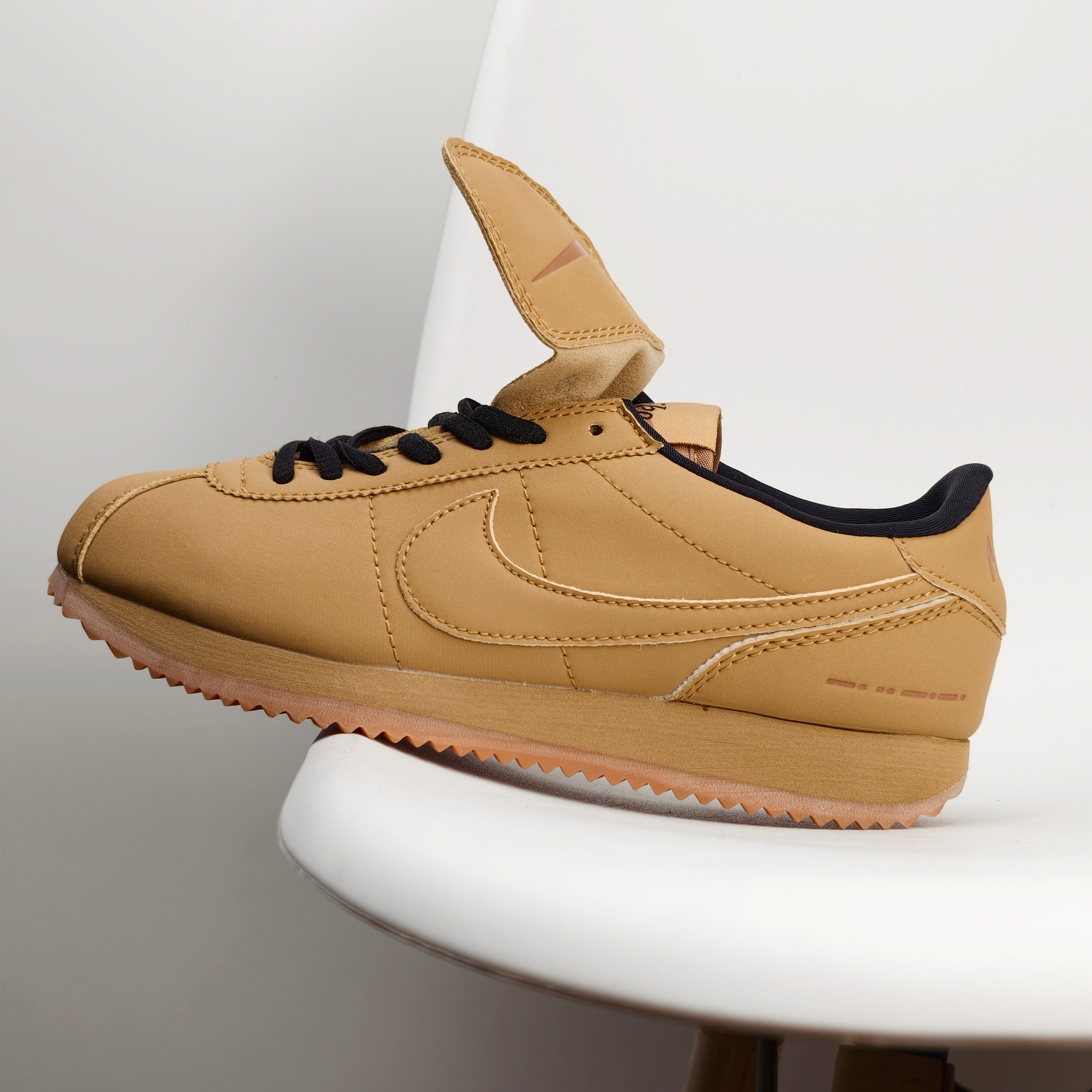 💰110
Nike Classic Cortez 耐克经典轻便舒适男子阿甘鞋休闲跑步鞋运动鞋
纯粹而执着的精神 使得Cortez种在了一代人的心里 无论是否喜欢它复古的鞋型
尺码:36 36.5 37.5 38 38.5 39 40 40.5 41 42 42.5 43 44 45
ID:056JJD