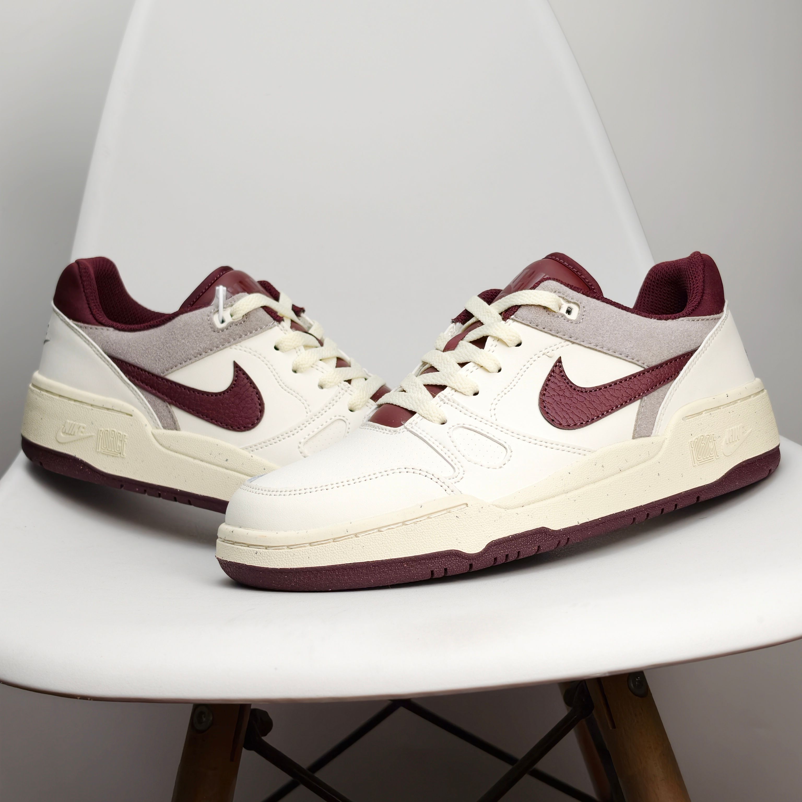 💰110
Nike 联名 Billie Eilish x Nike Air Alpha Force 88 扣篮篮球低帮运动板鞋 以 Nike Air Alpha Force 88 为原型推出全新联名鞋款，采用了全粒面皮革材质的鞋面，
Size：36～45半
ID：284JDD